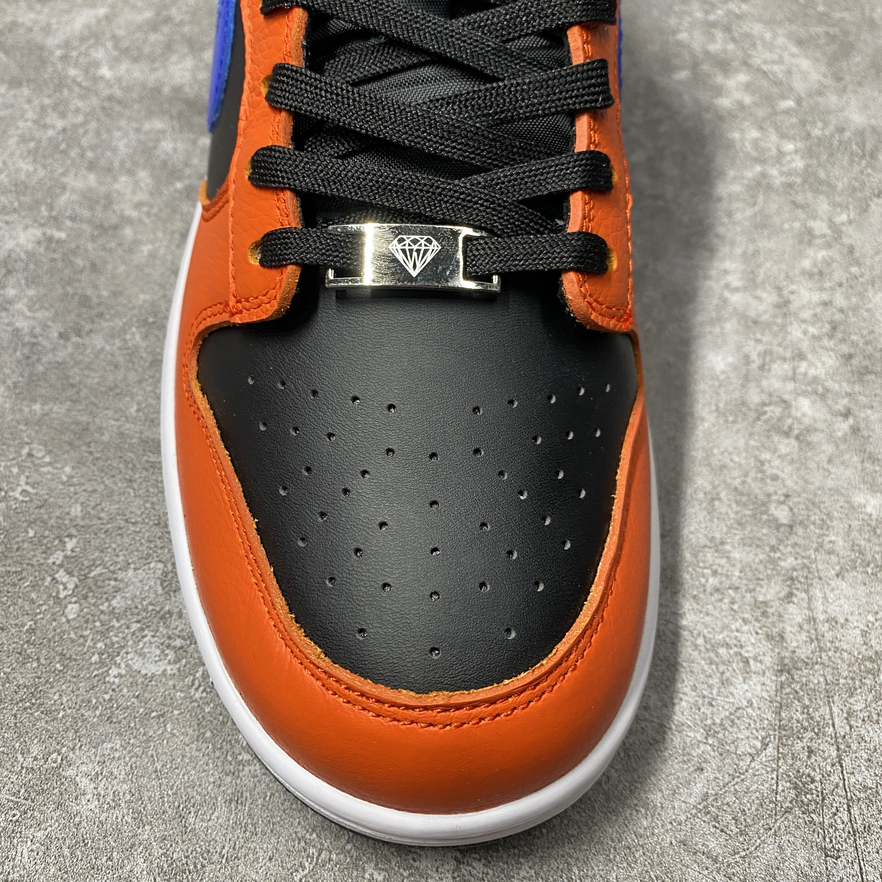 Nike Dunk Low EMB NBA 75th Anniversary Knicks