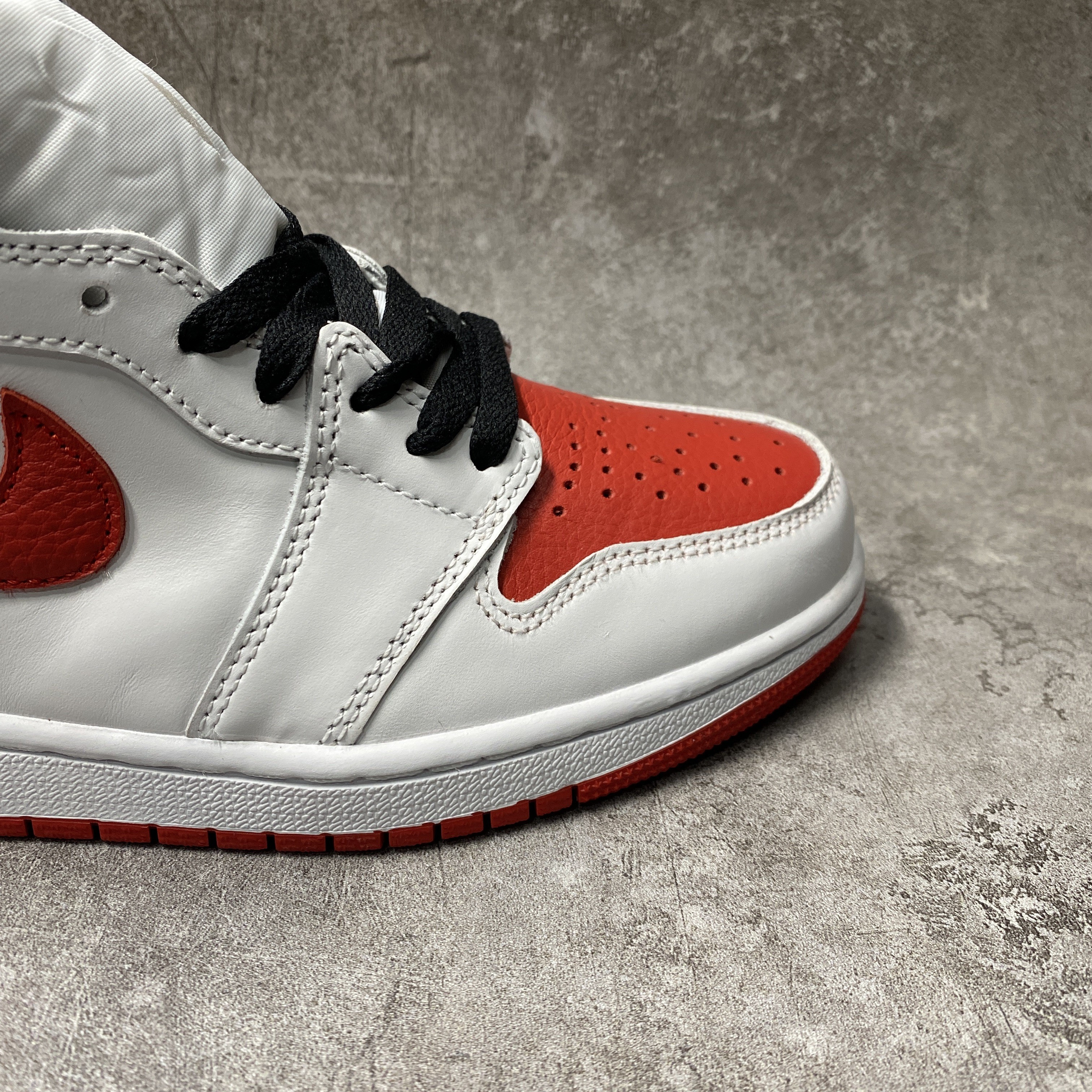 Air Jordan 1 High OG Heritage