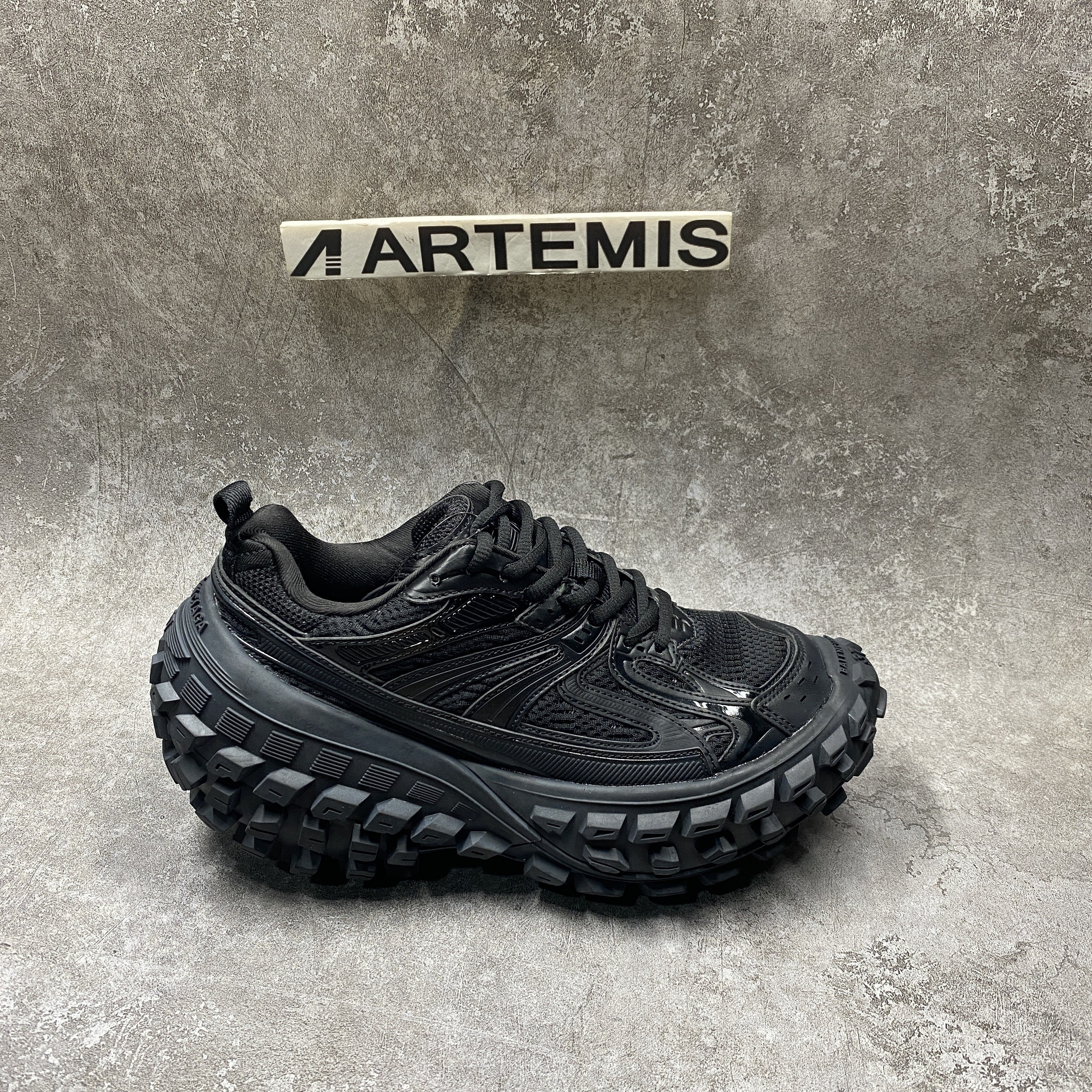 Balenciga Defender Black