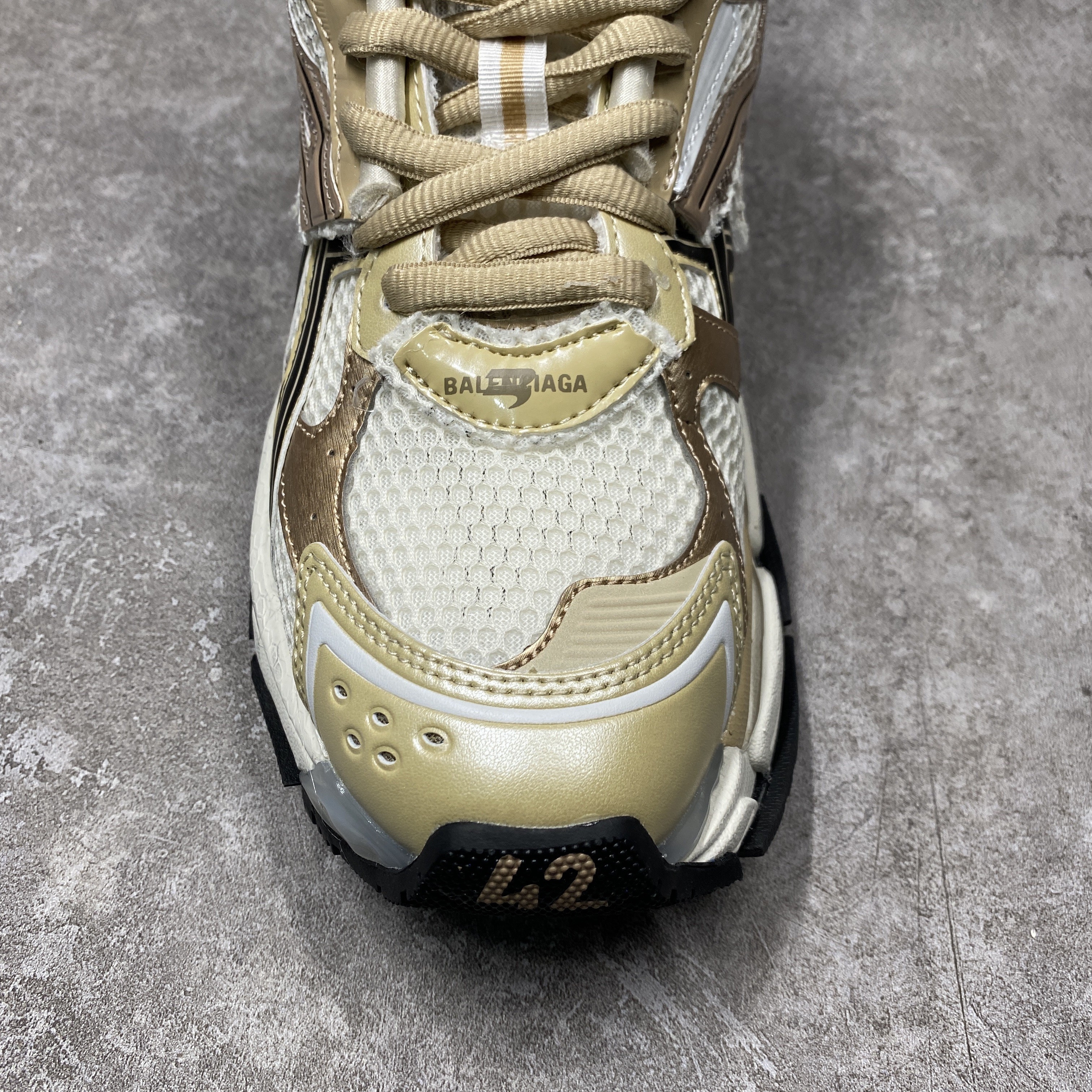 Balenciga Runner Beige Black White