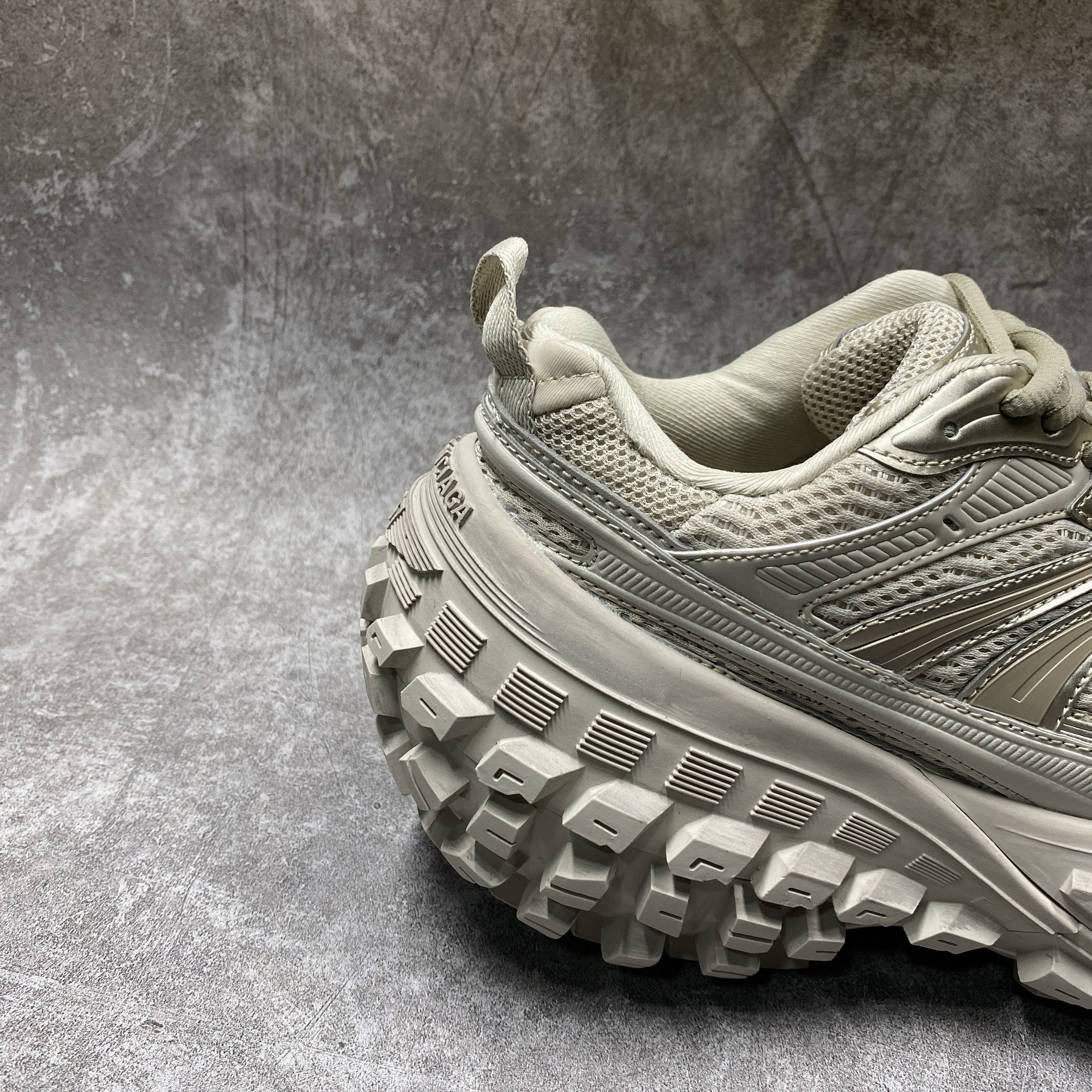Balenciga Defender Beige