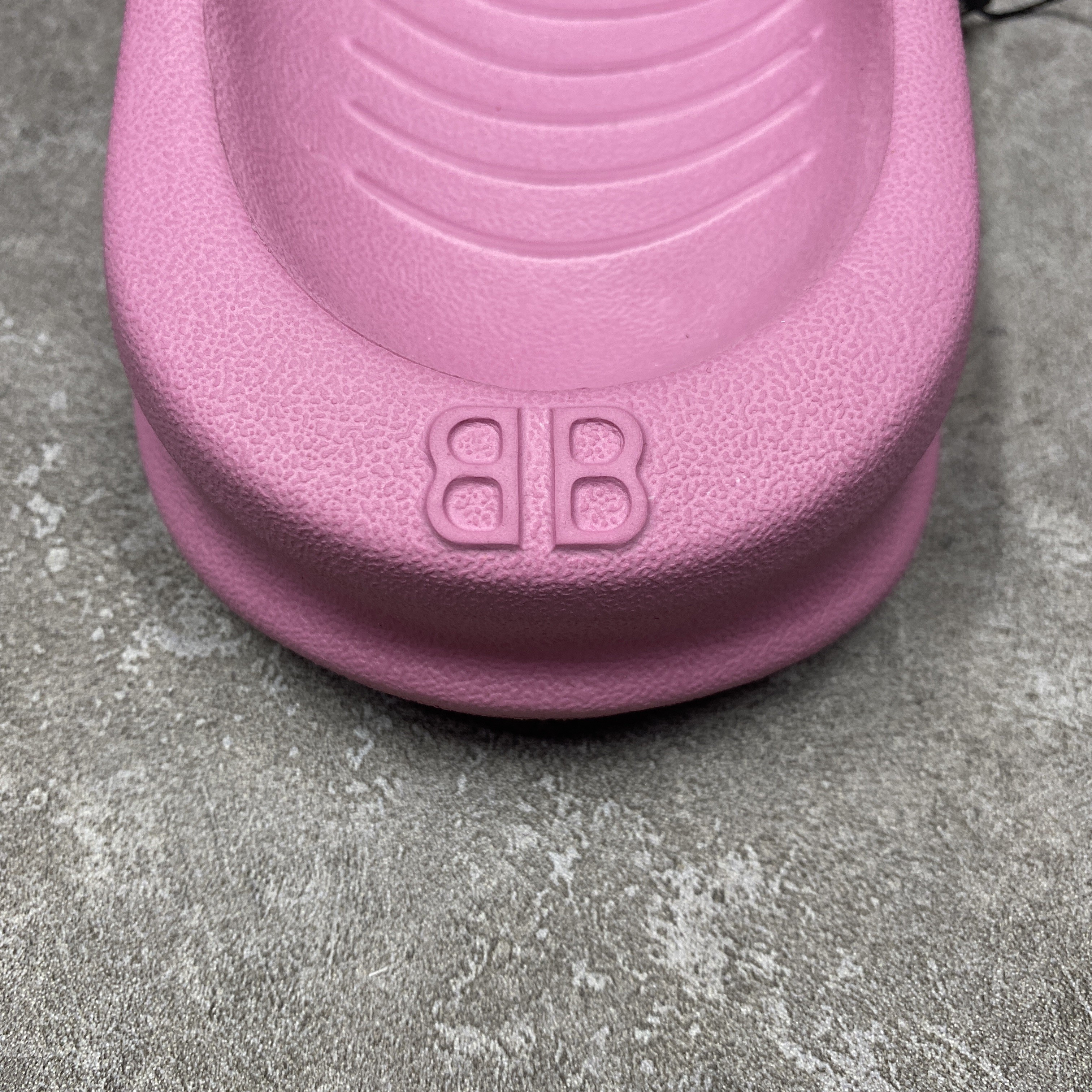 Balenciga Mold Slides Pink (run one size bigger)
