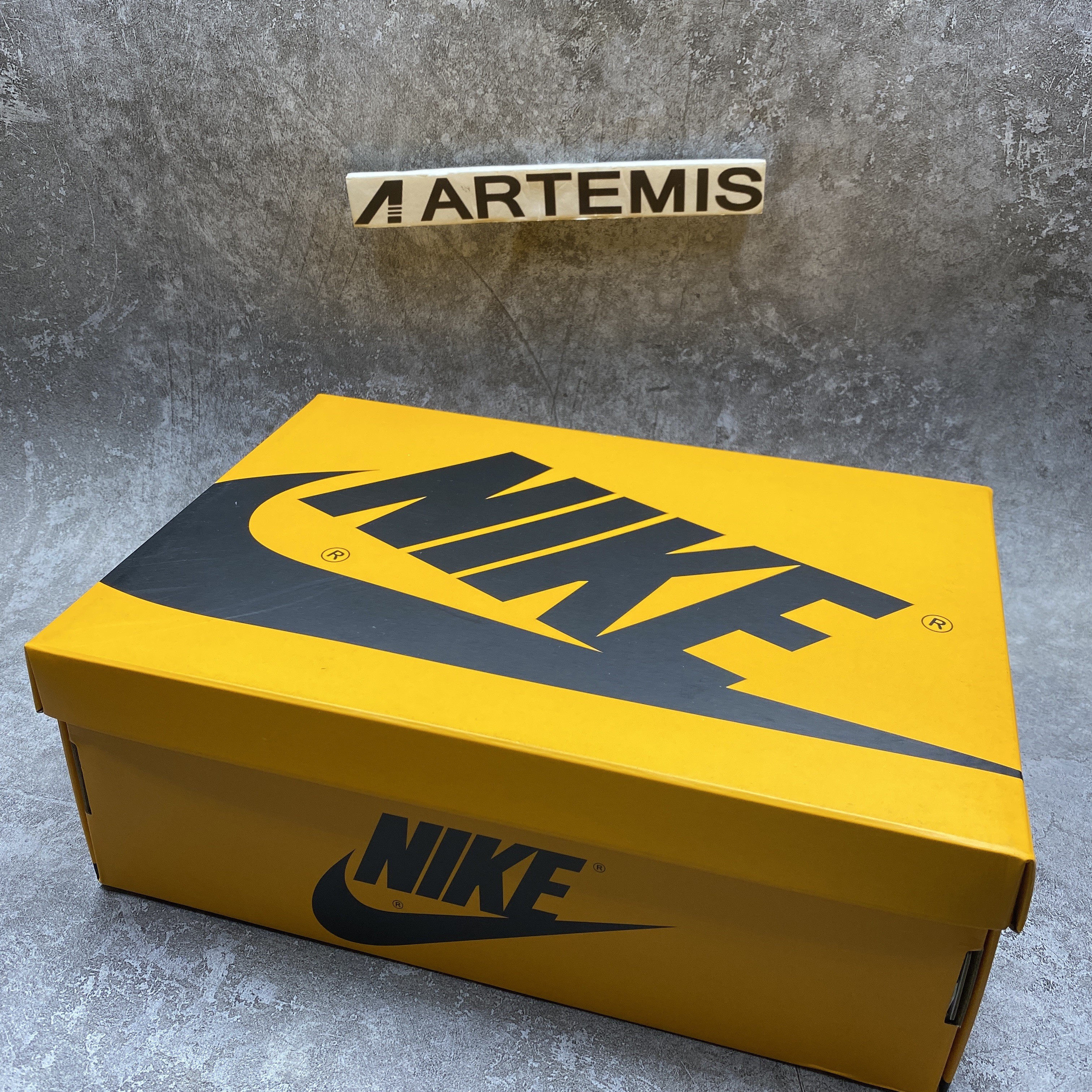 Air Jordan 1 High OG Yellow Toe