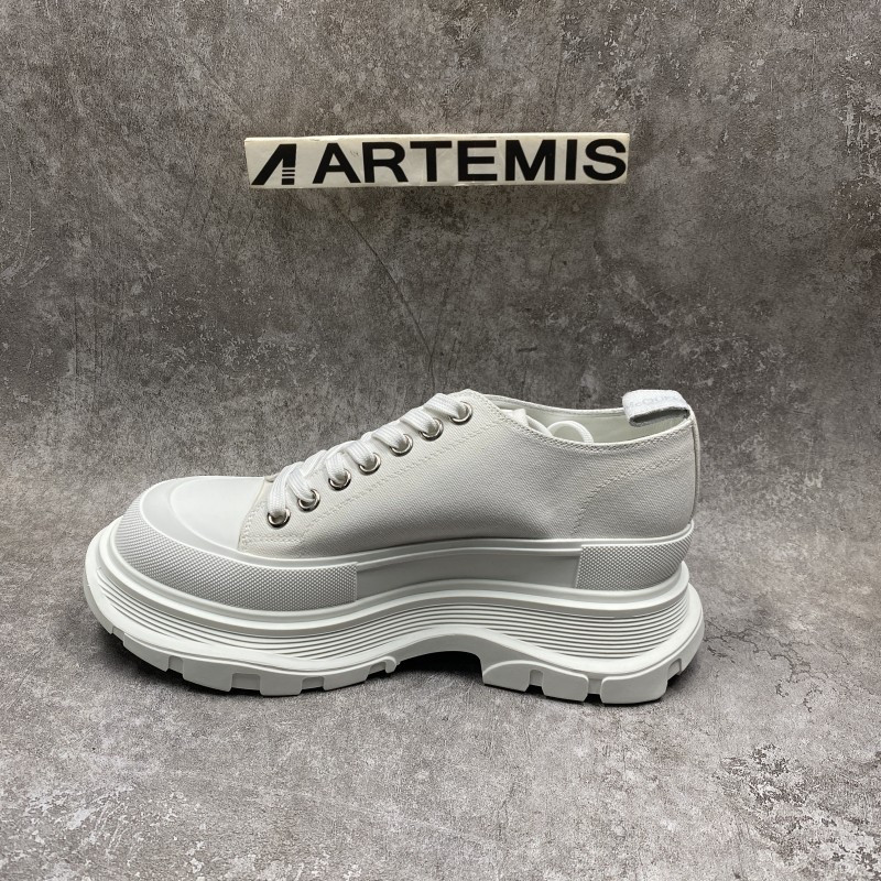 ale*d*r M*Q*en tread slick low lace up white
