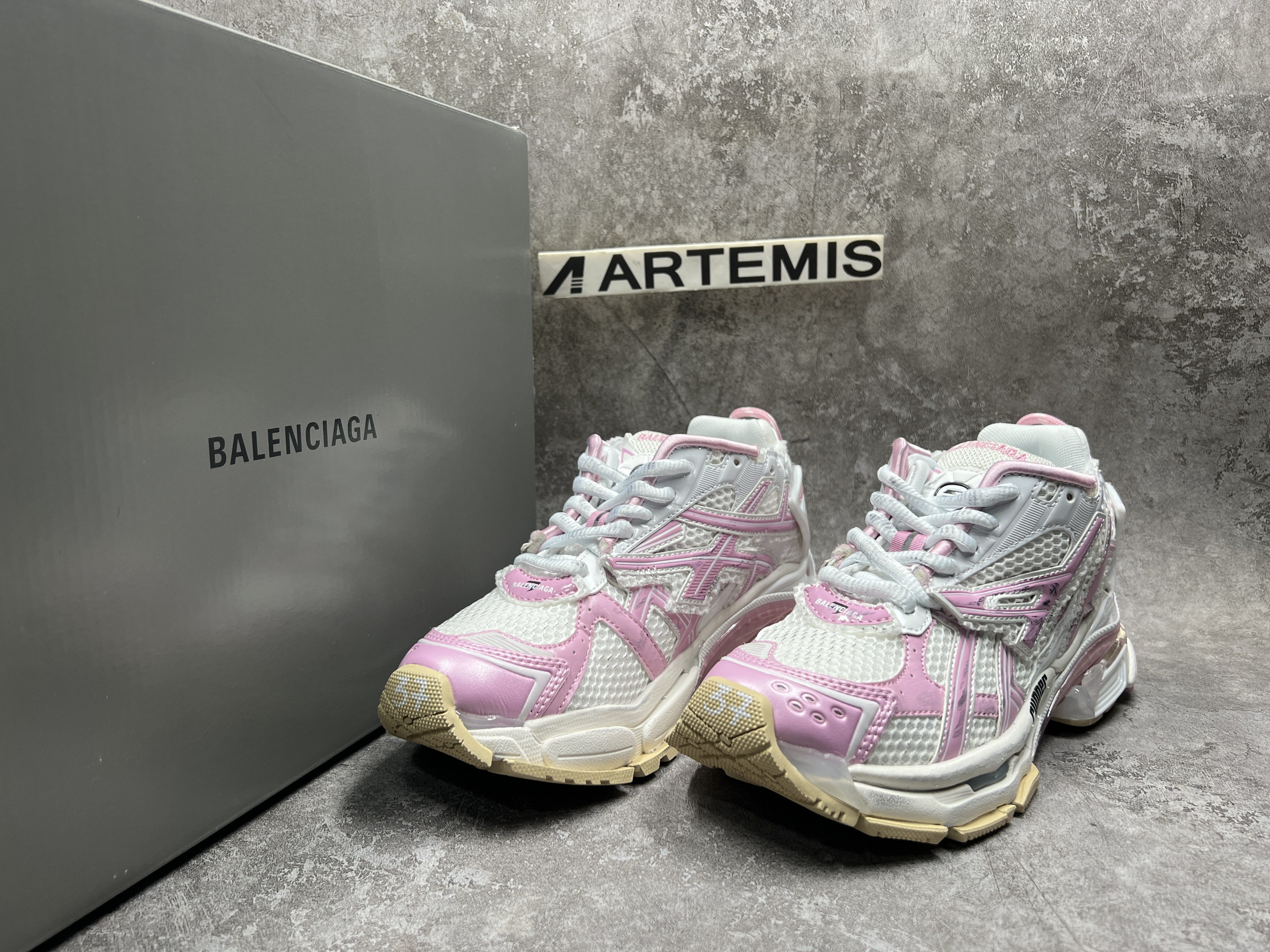 Balenciga Runner Sneaker Pink