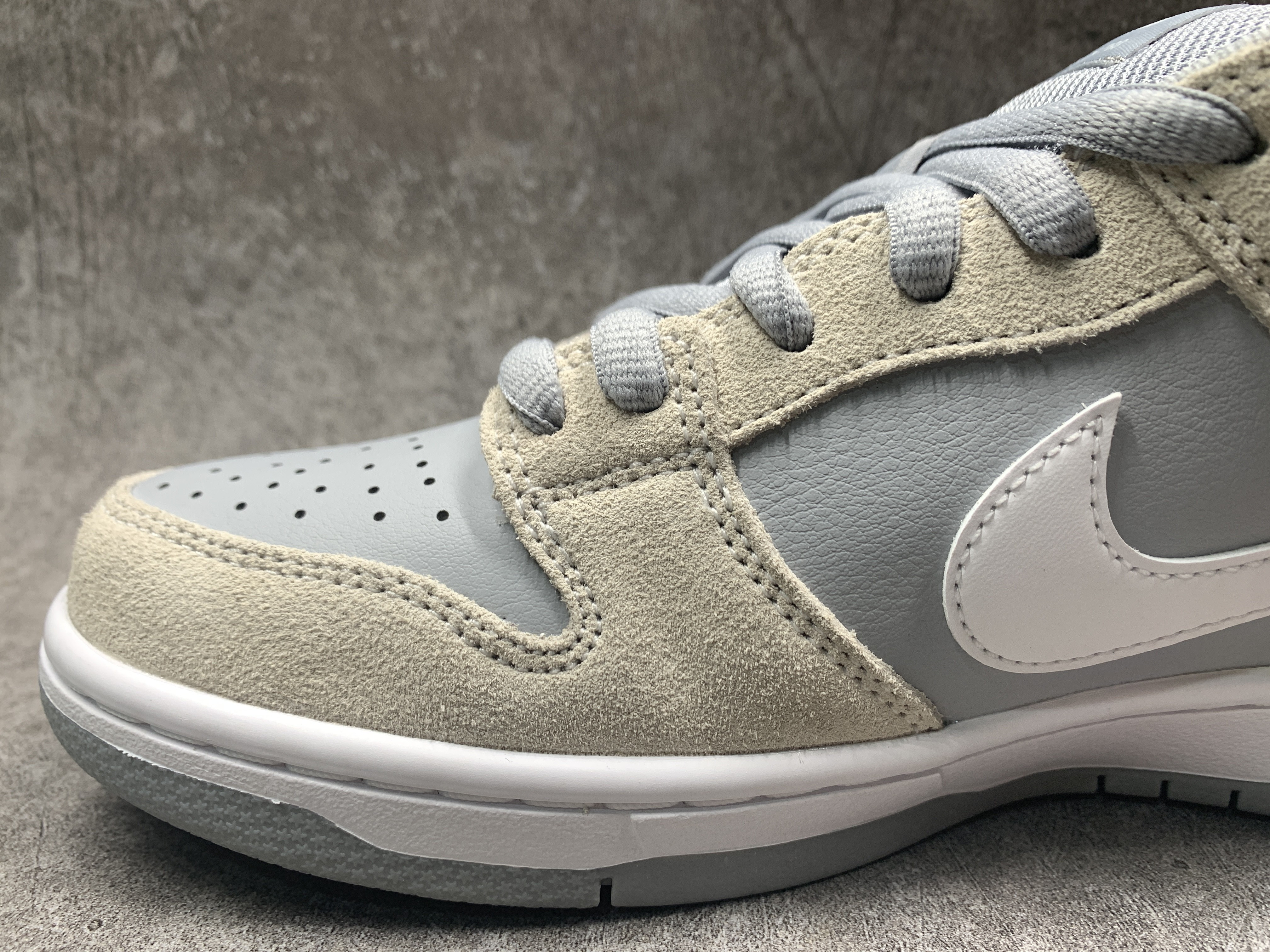 Nike SB Dunk Low Summit White Wolf Grey