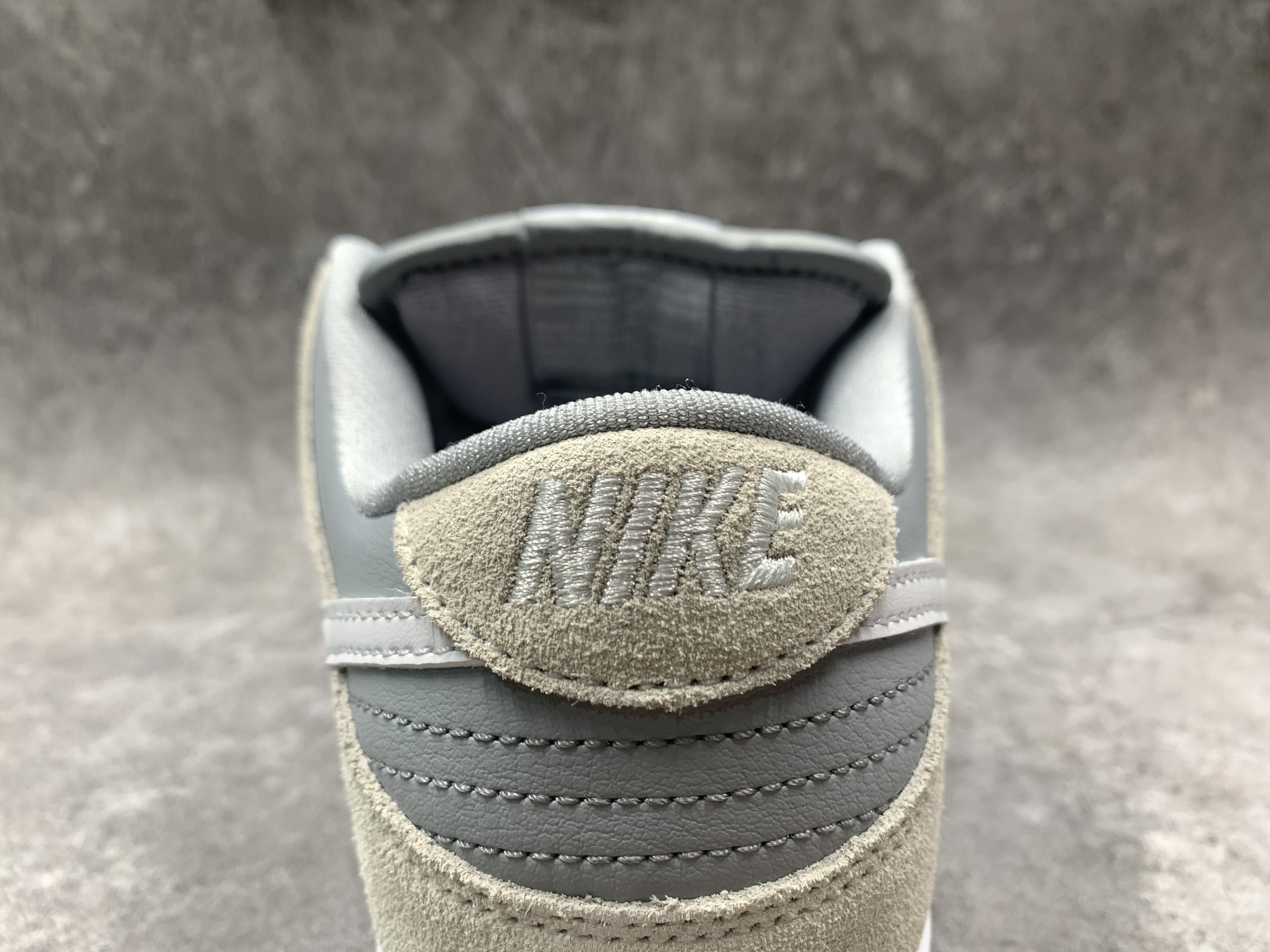 Nike SB Dunk Low Summit White Wolf Grey