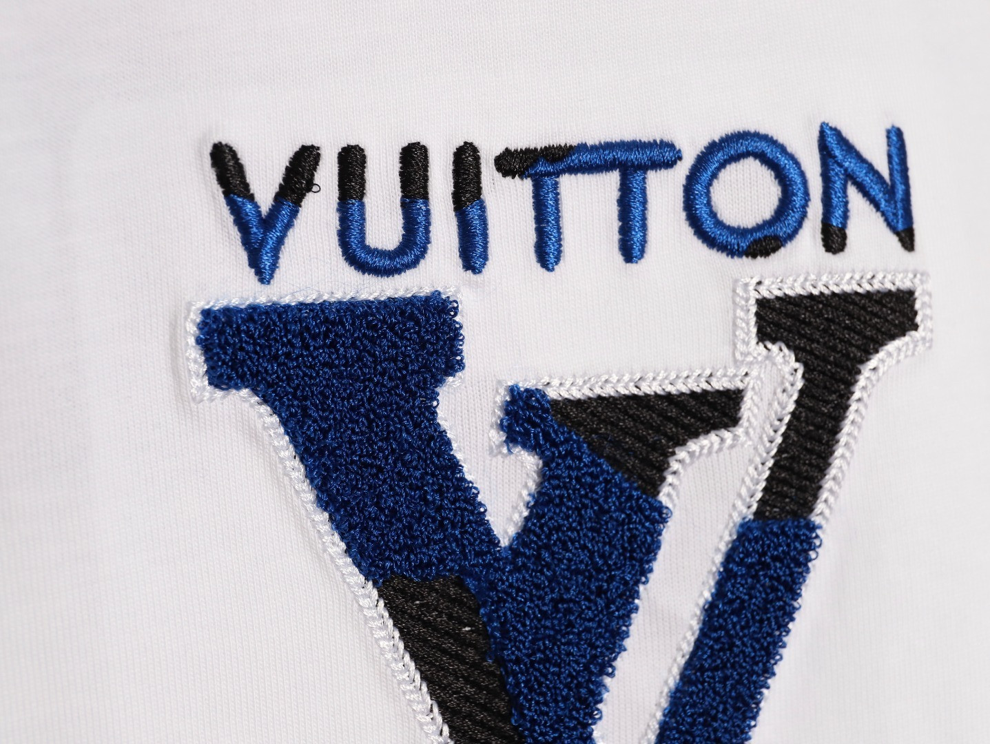 l0*is V*t0n long-sleeved t-shirt