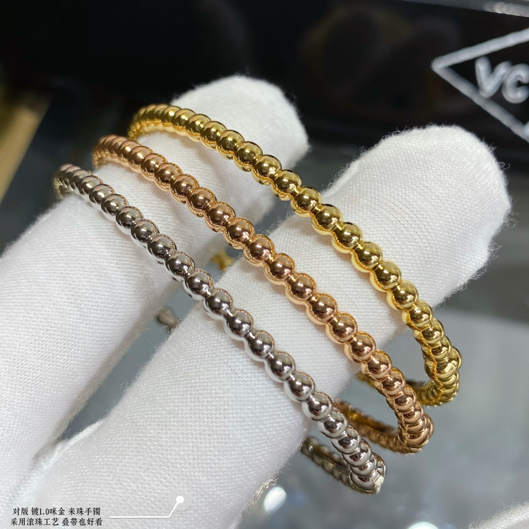 V*N CL*F & arpels rice bead bracelet