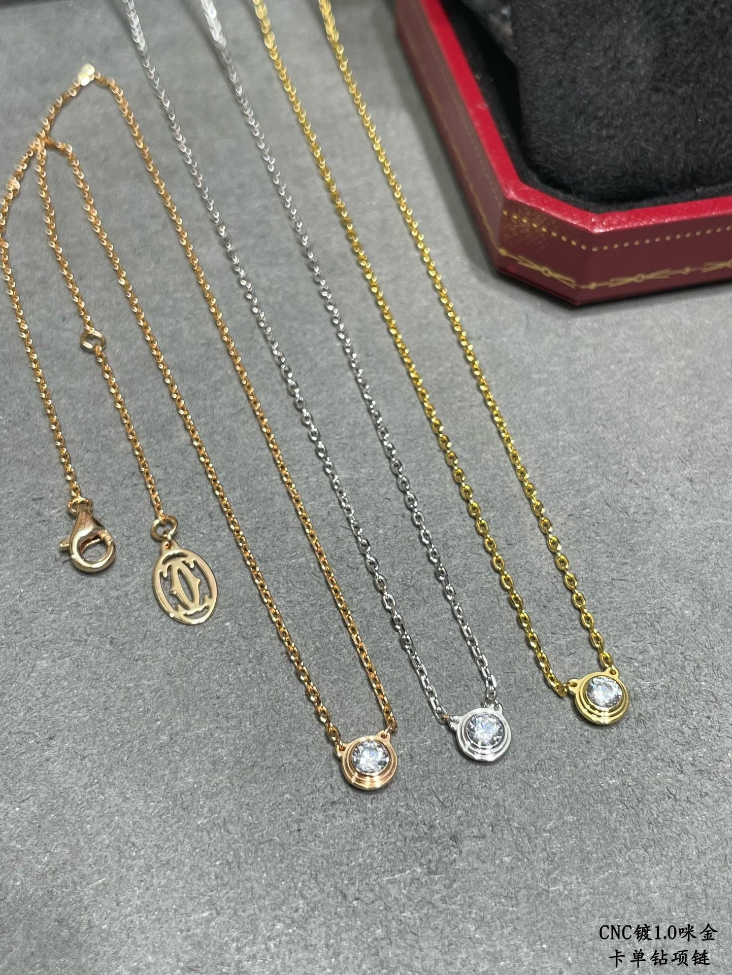 ca*t*er single Di*m*nd necklace