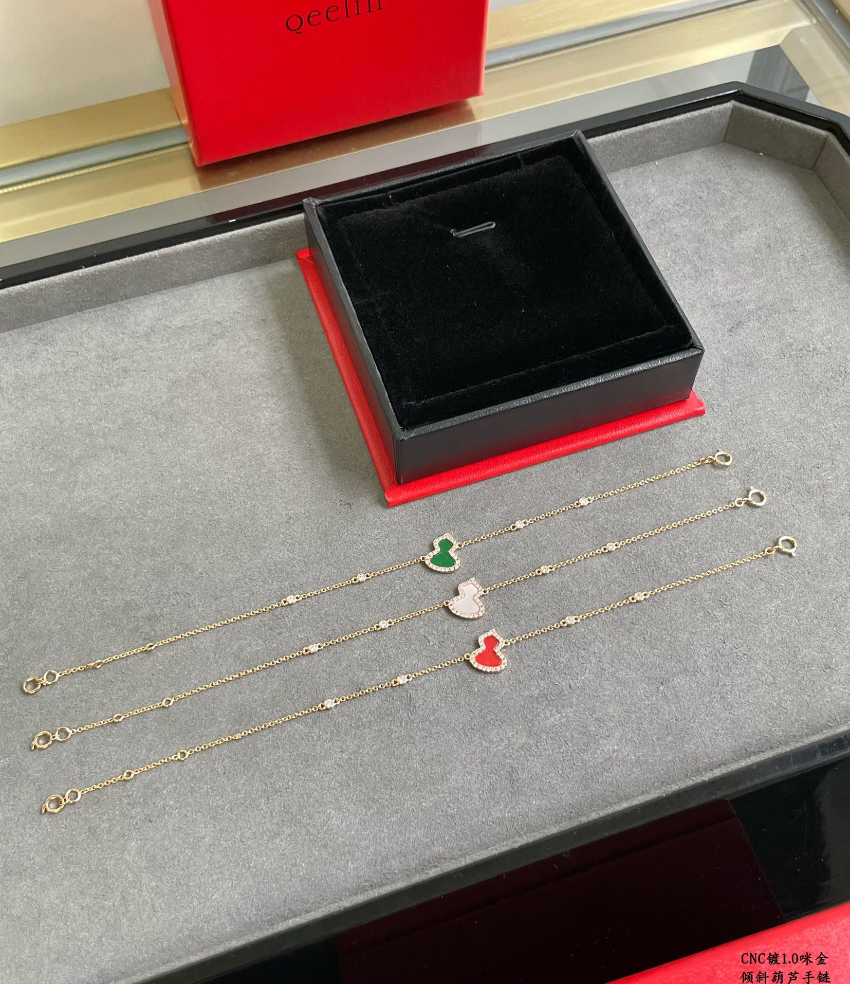 Qee1in tilted gourd bracelet
