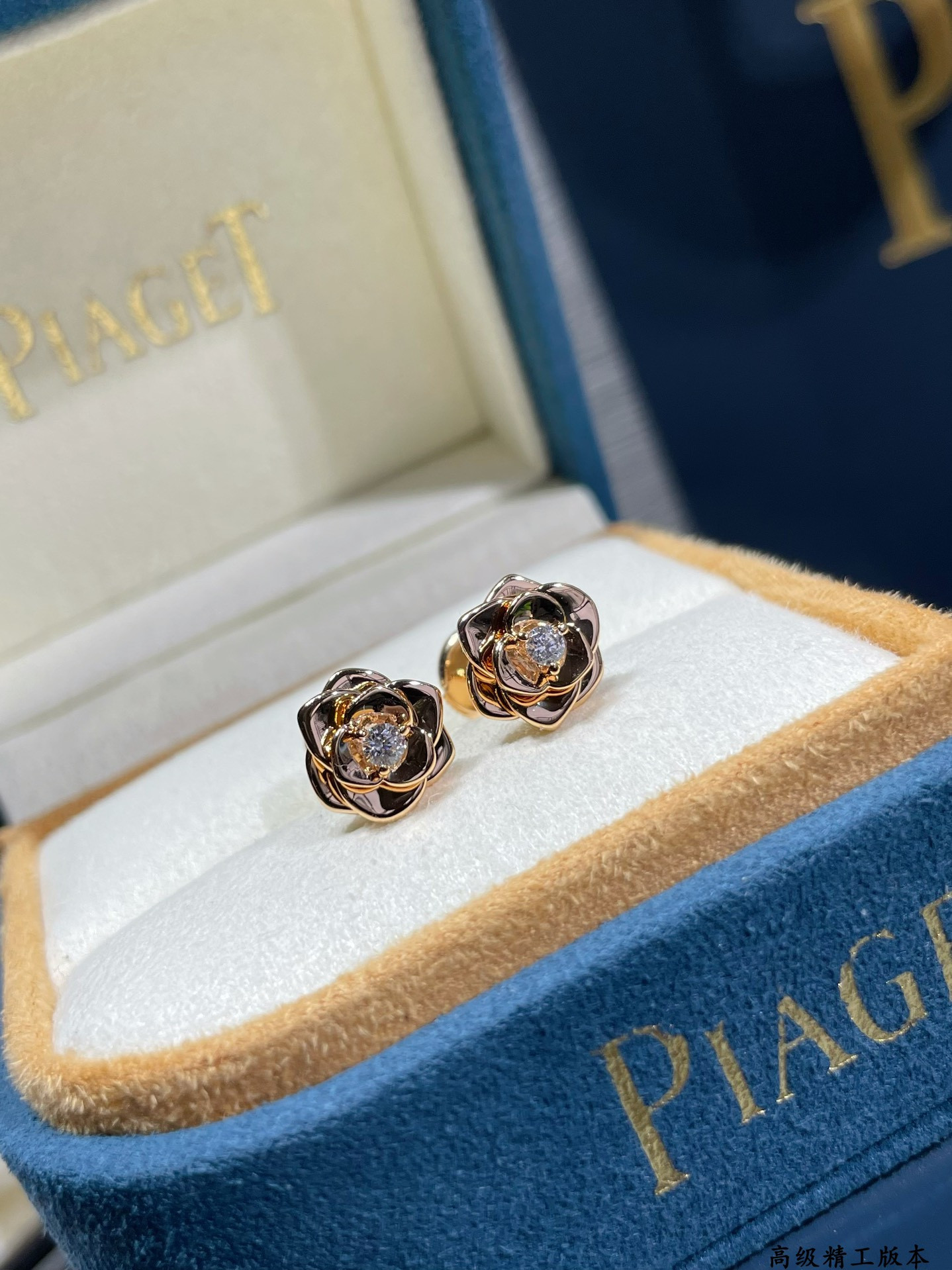 P1aget polished gold flower earrings