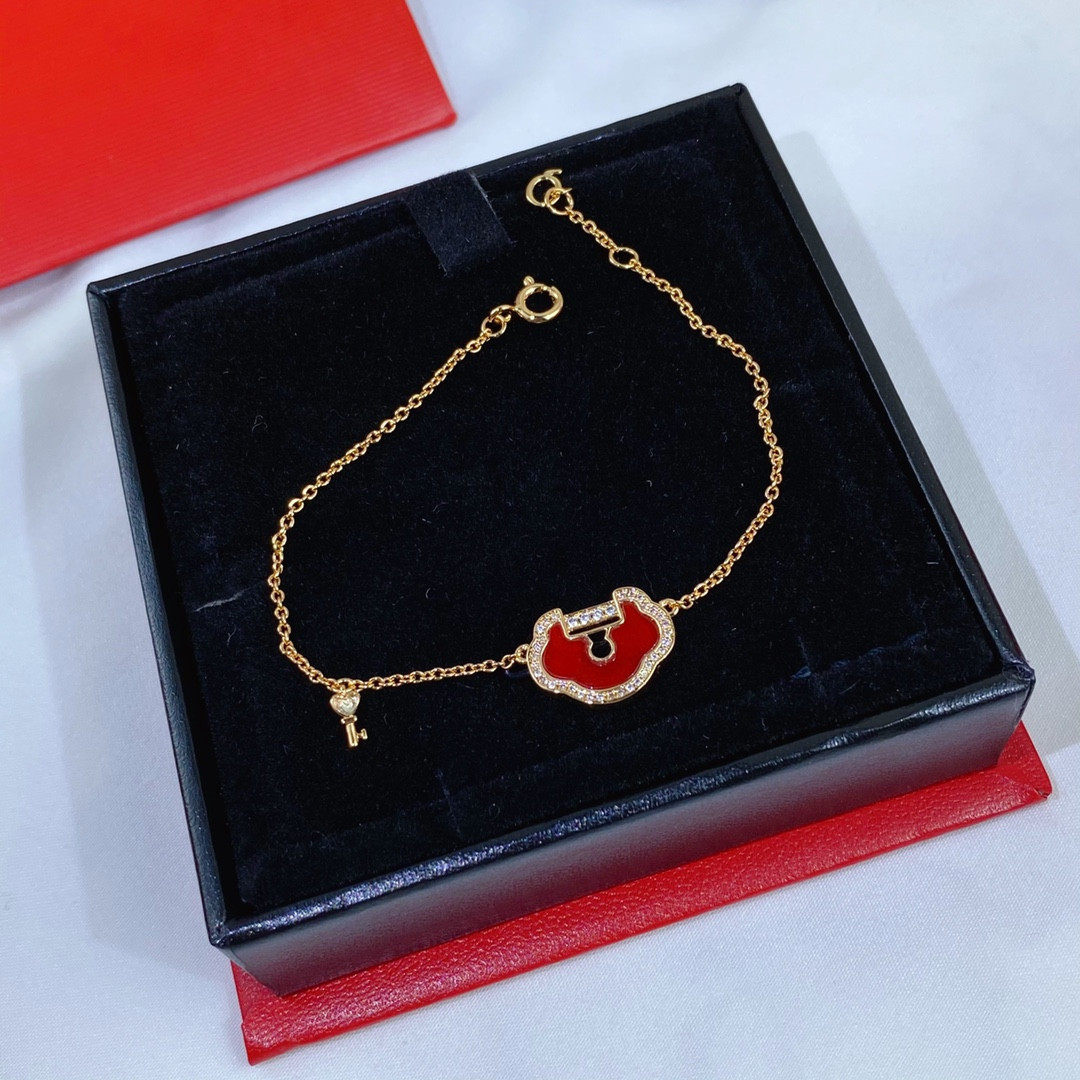 Qee1in large ruyi lock bracelet