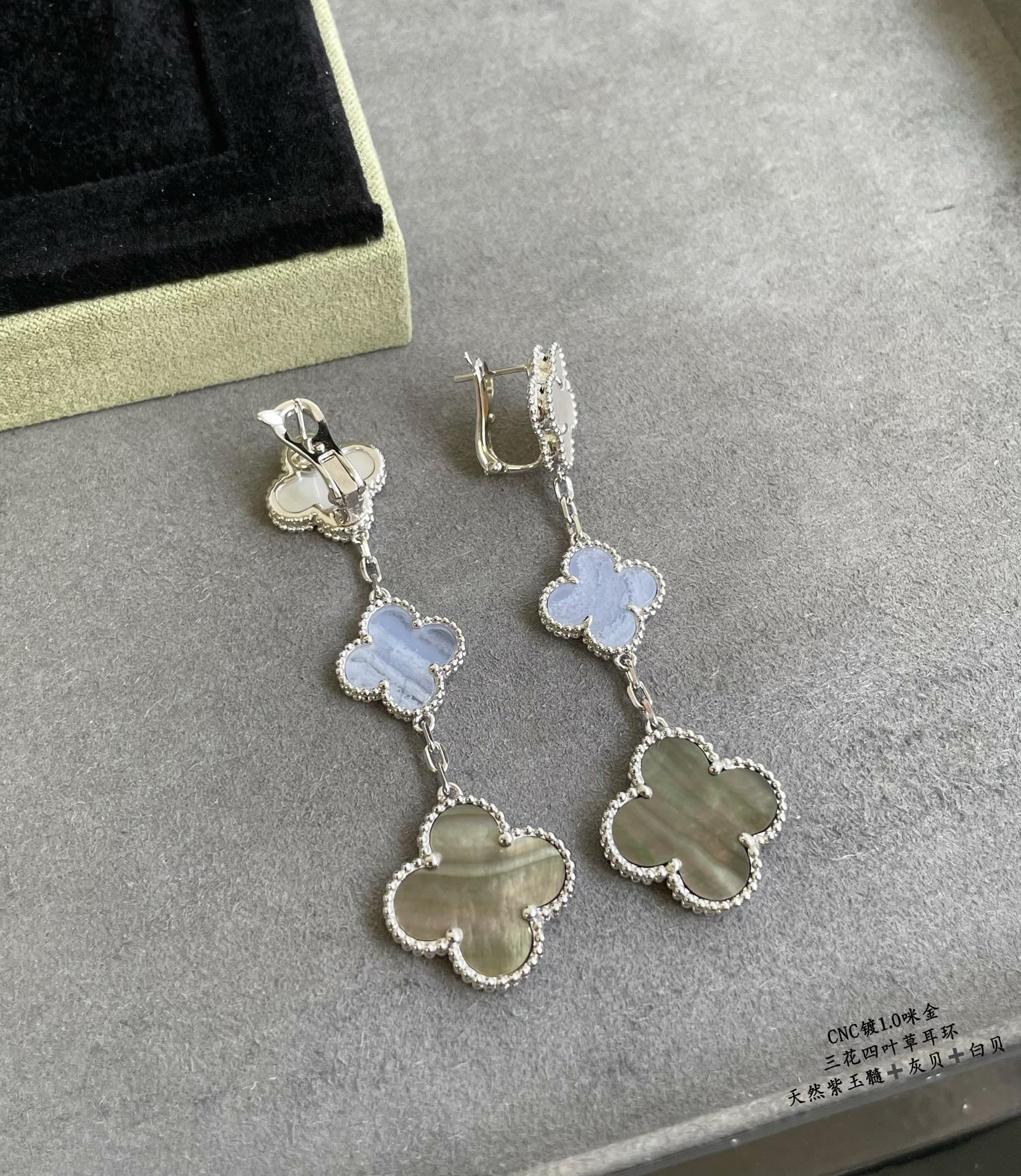 V*N CL*F & arpels three-leaf clover earrings