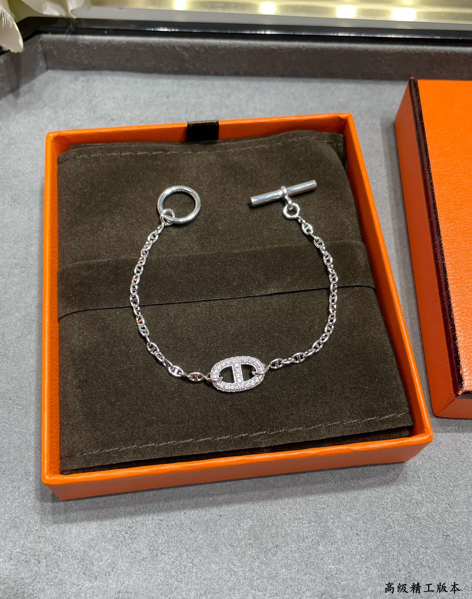 H**mes fully di*m*nd-encrusted h bracelet