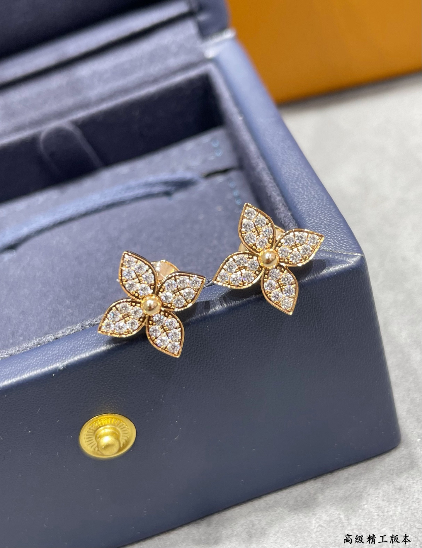 l0*is v*t0n single flower full Di*m*nd earrings
