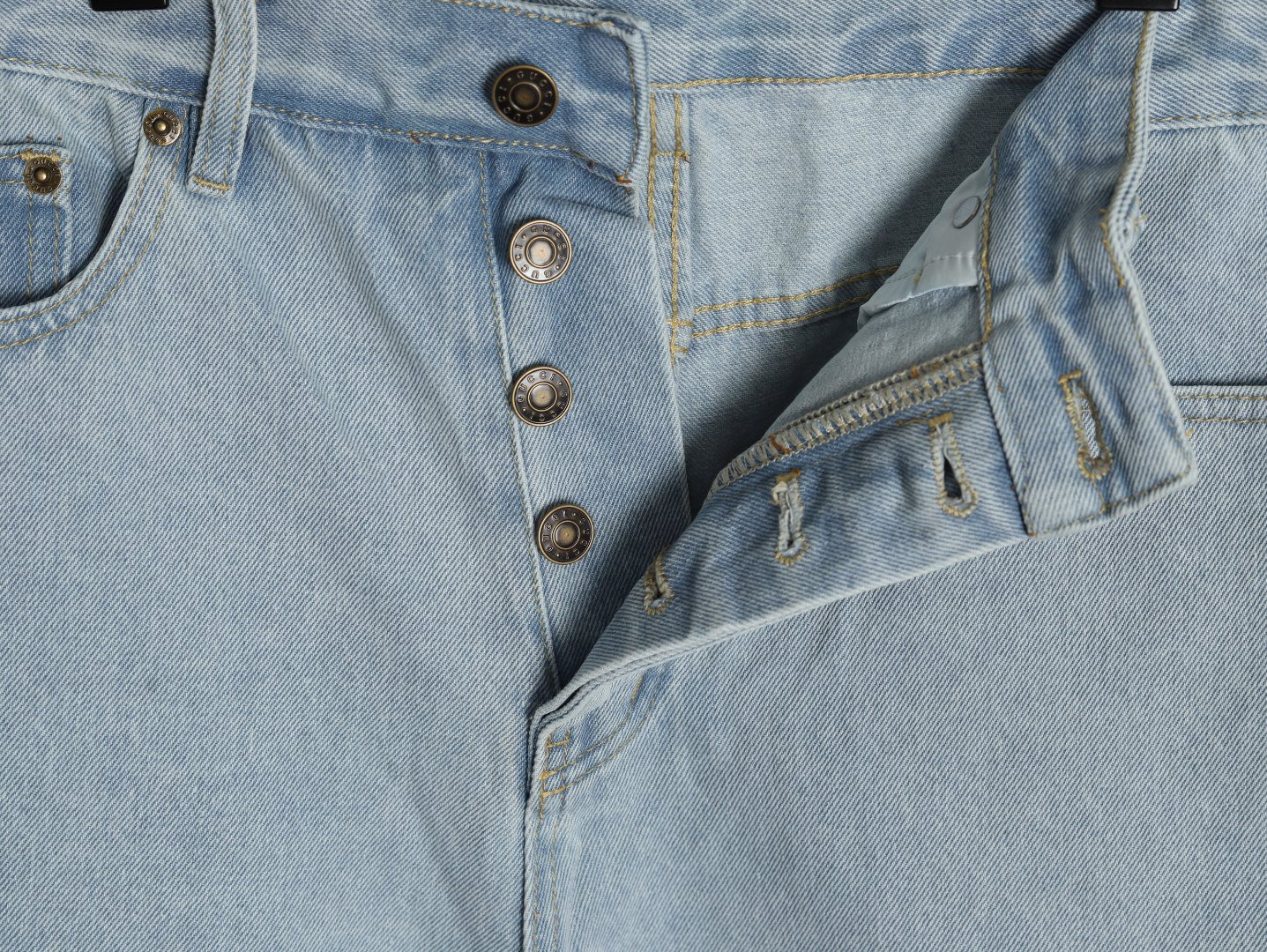 G*u*i guc shorts
