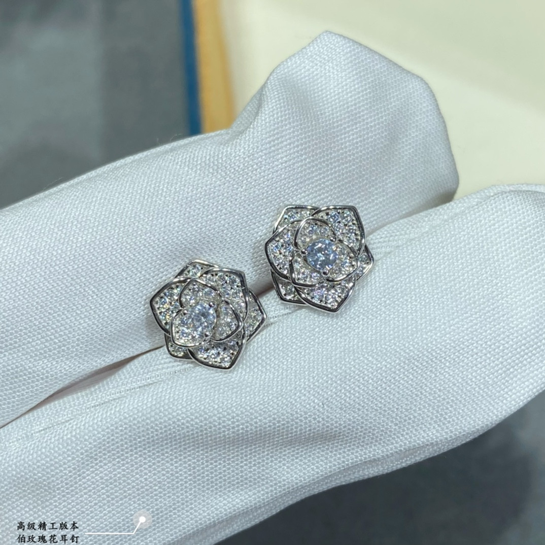 P1aget rose stud earrings