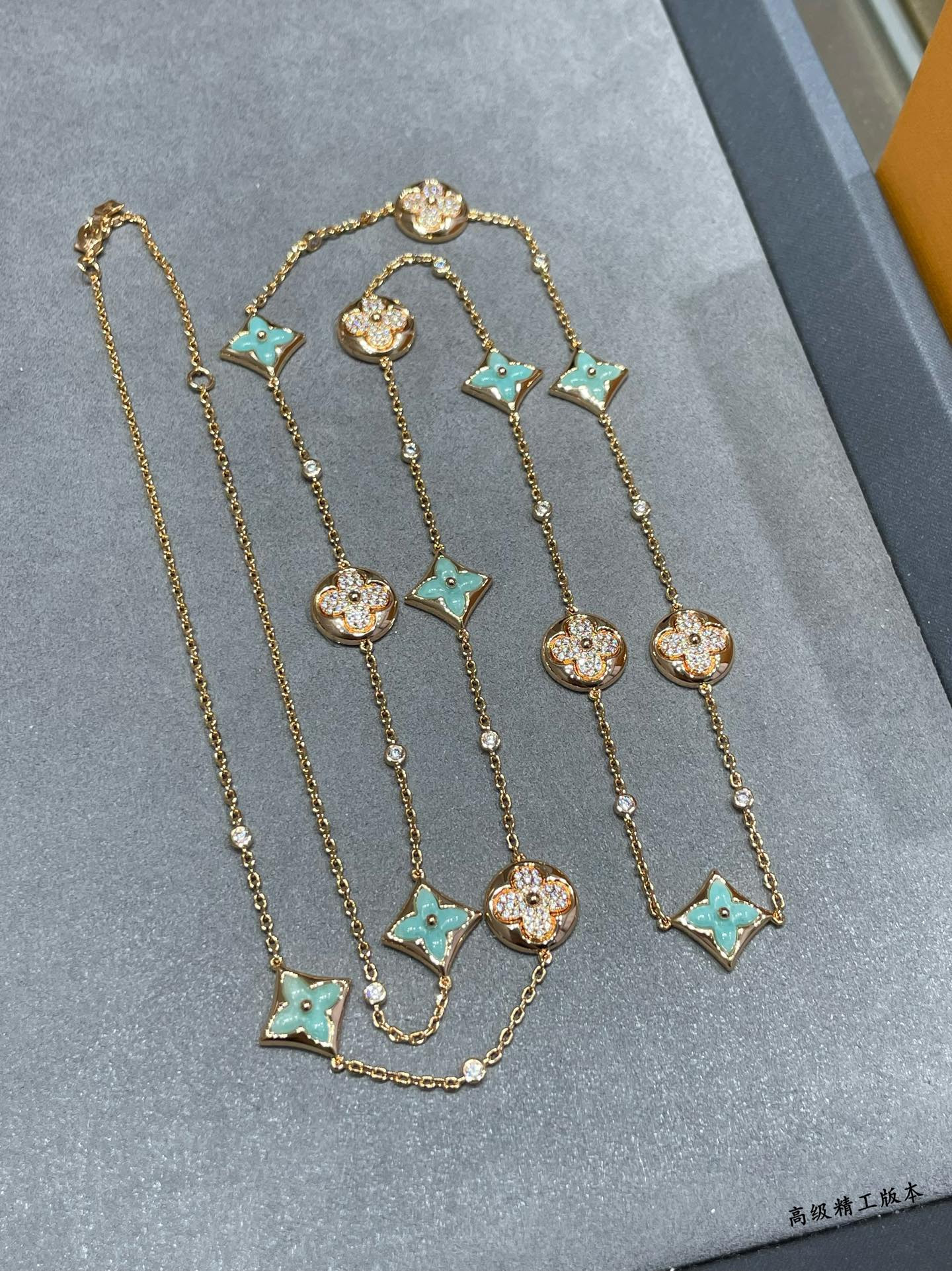 l0*is V*t0n amazonite 13-flower long necklace