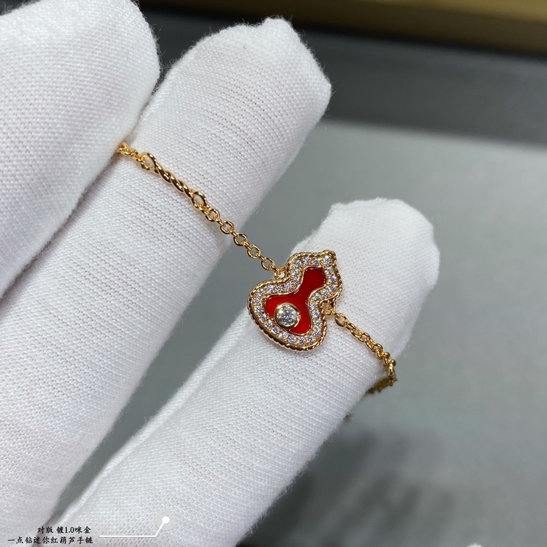 Qee1in mini di*m*nd red gourd bracelet
