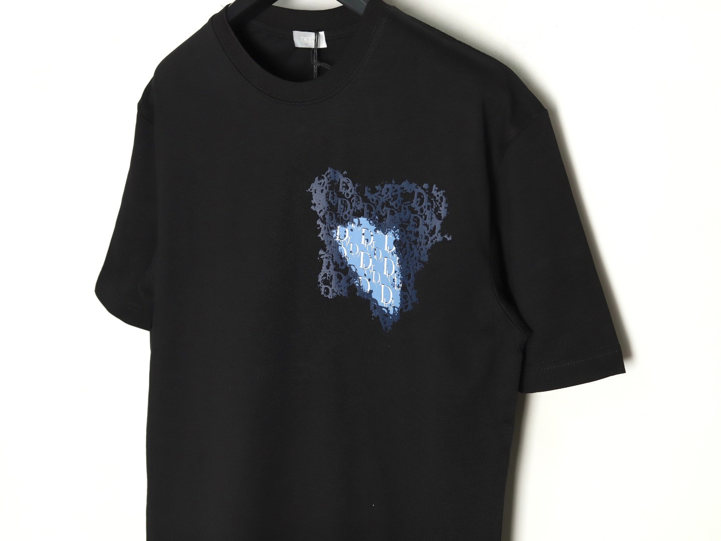 D*or short-sleeved t-shirt