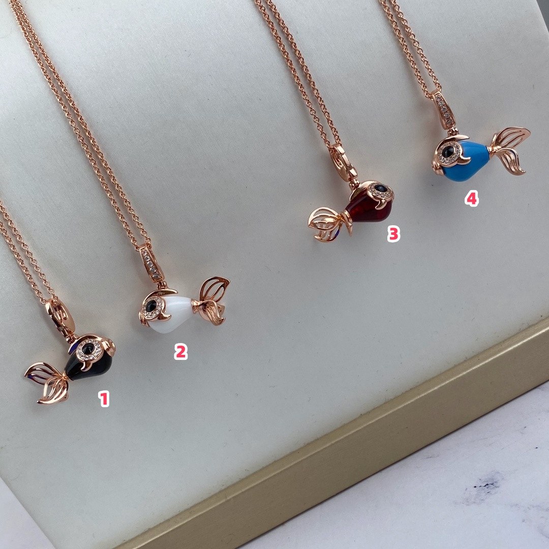 Qee1in goldfish pendant necklace