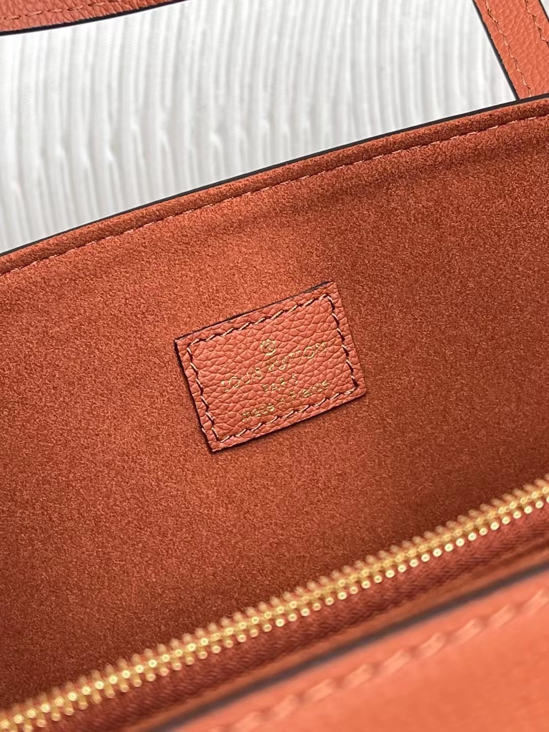 LV LOCKME SHOPPER M58927