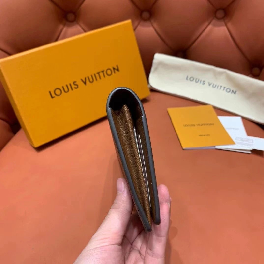 LV Christmas BRAZZA WALLET M66540