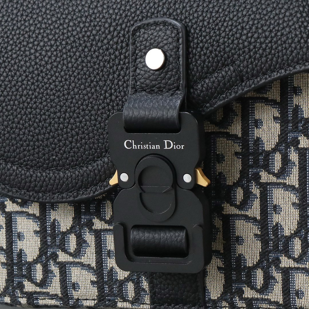 D*or saddle messenger bag with flap 23 x18 x6cm