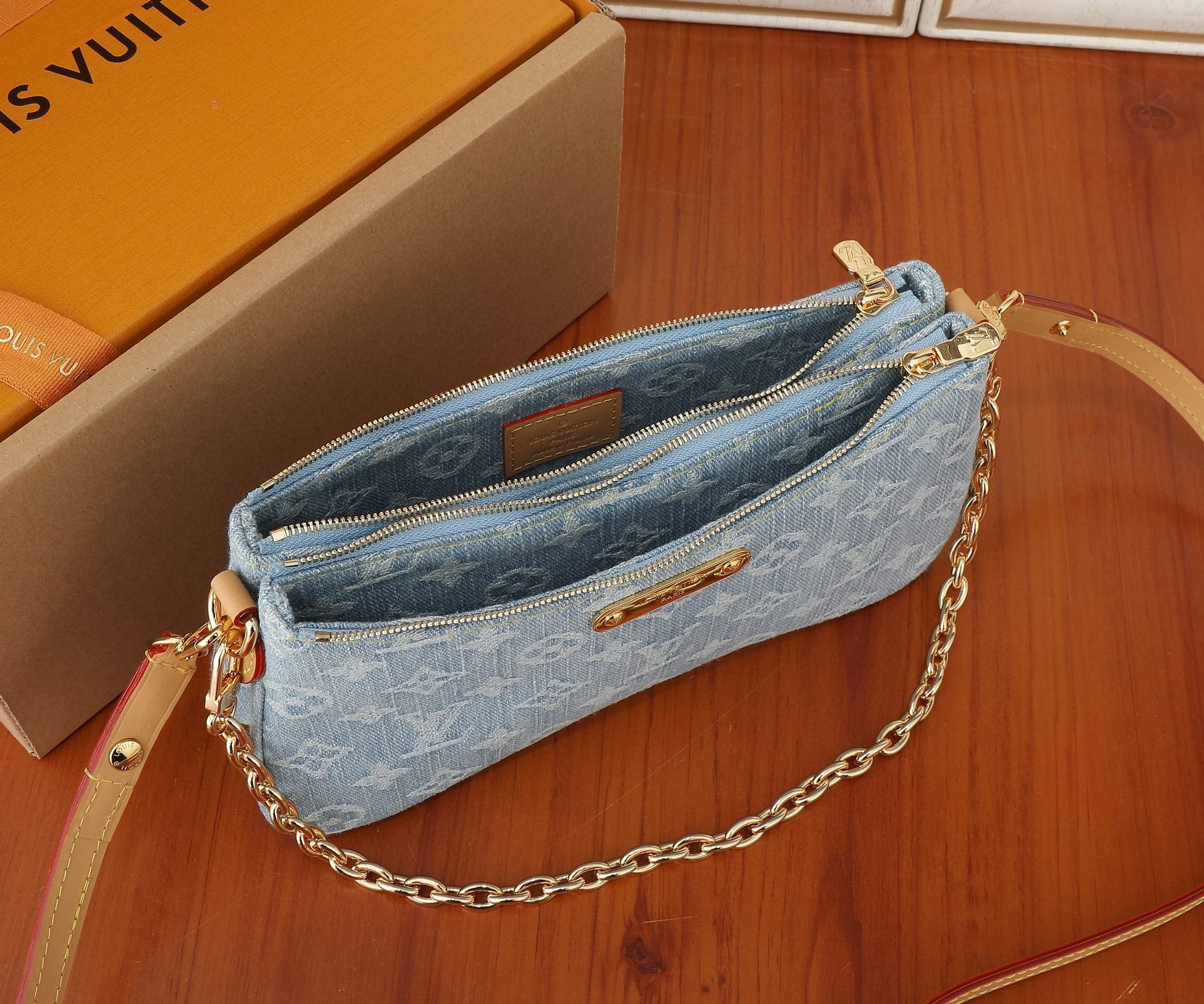 LV Pochette M83532 24.5× 13.5× 6.5CM