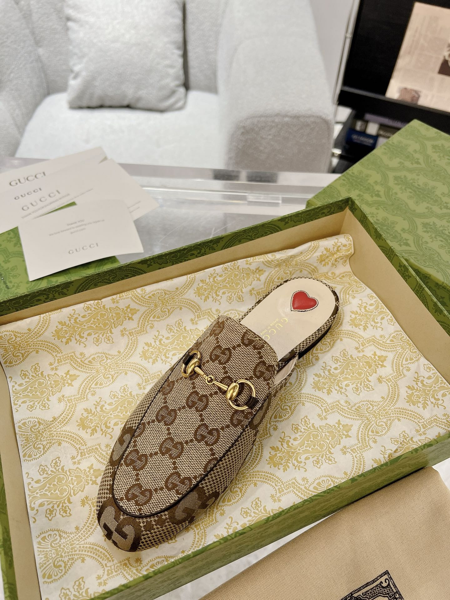 ua G*u*i princetown slipper