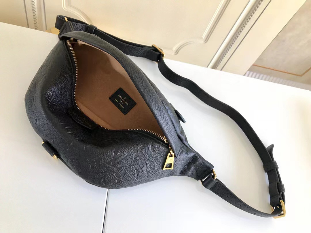 LV Bumbag M44812 23×16×10CM