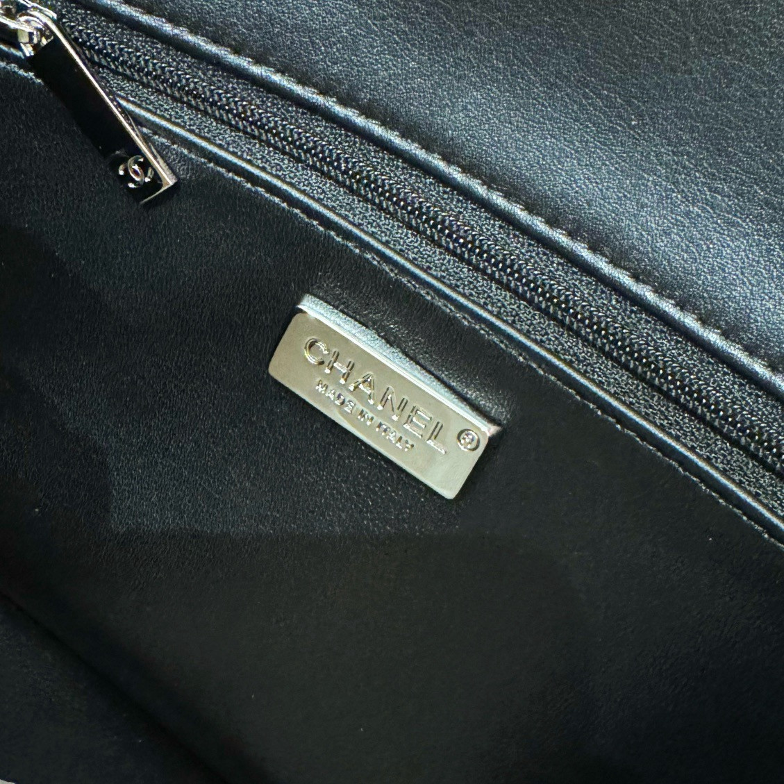 Ch*el sequin flap bag 20cm