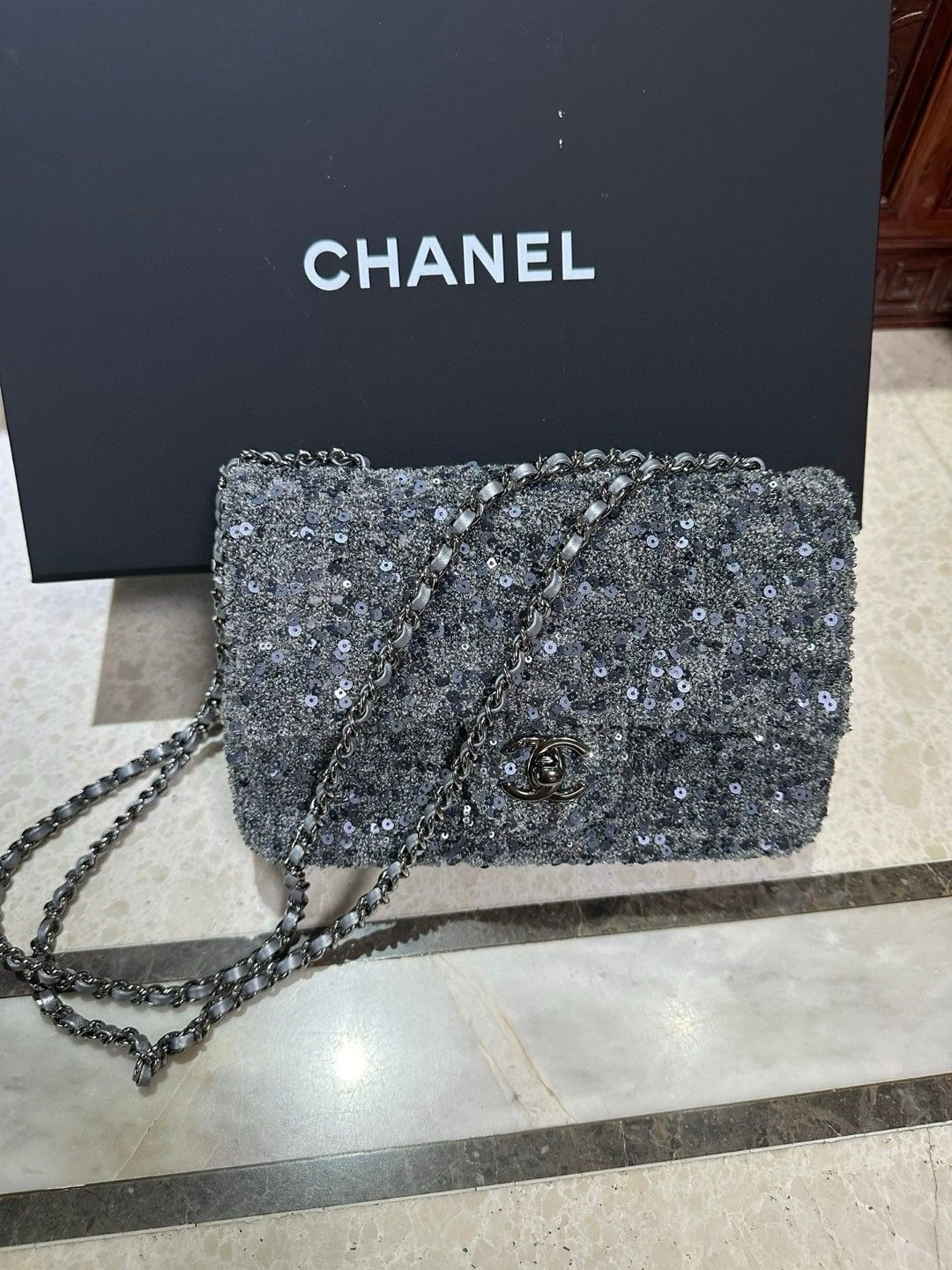 Ch*el sequin flap bag 20cm