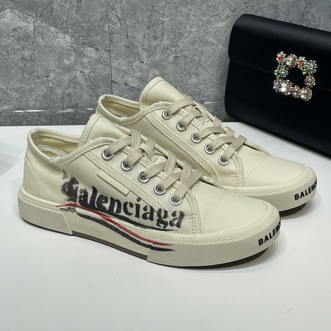 ua Ba*len*cia*ga paris low top sneaker