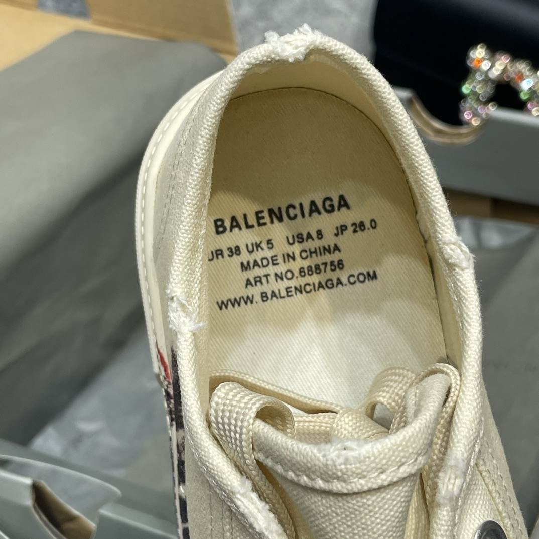 ua Ba*len*cia*ga paris low top sneaker