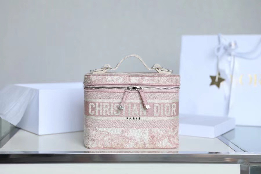 D*or travel make up bag