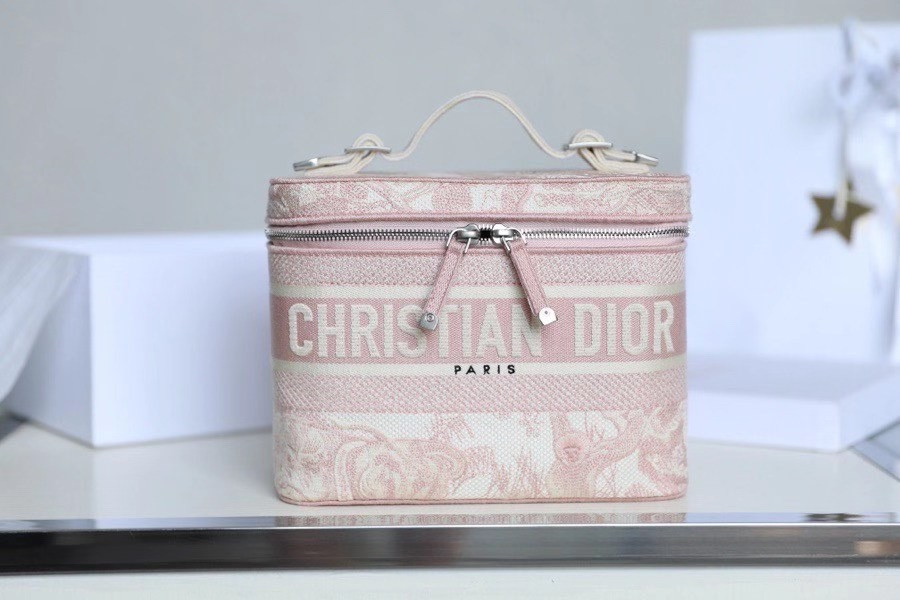D*or travel make up bag