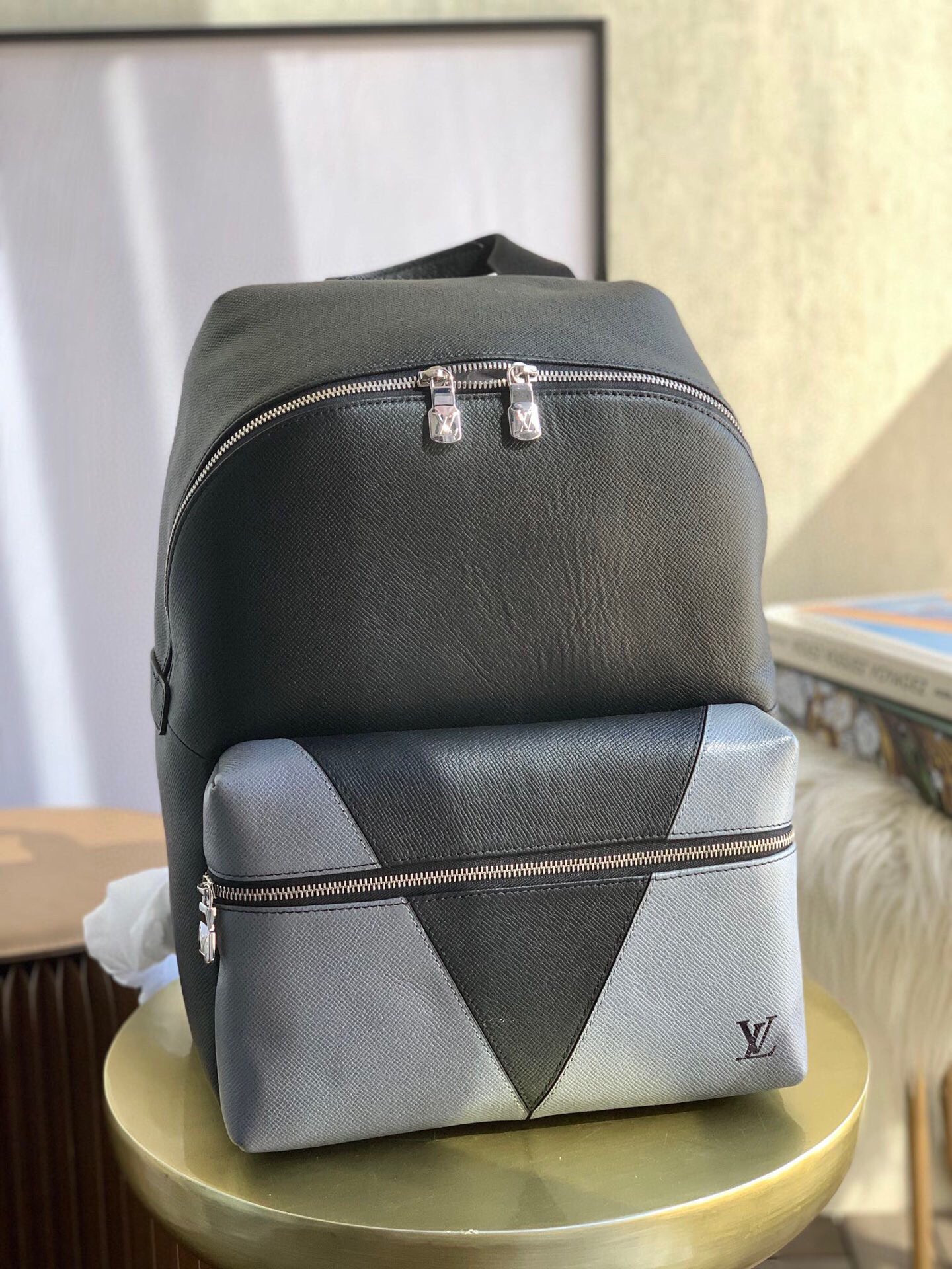 LV DISCOVERY BACKPACK M30728
