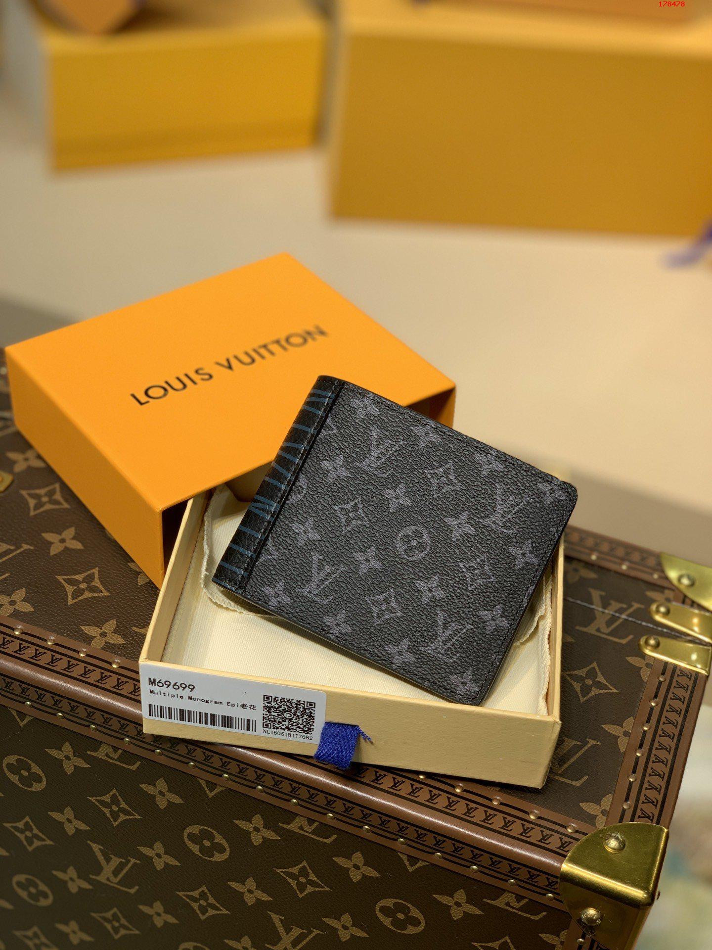 LV MULTIPLE WALLET M69699