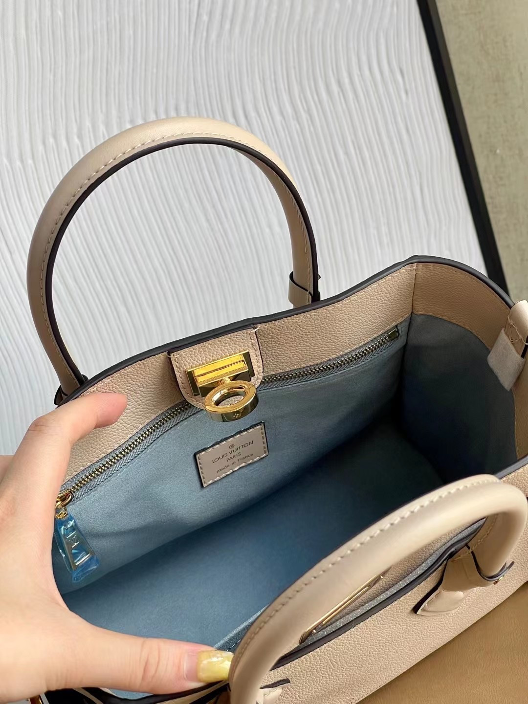 LV ON MY SIDE PM M57729