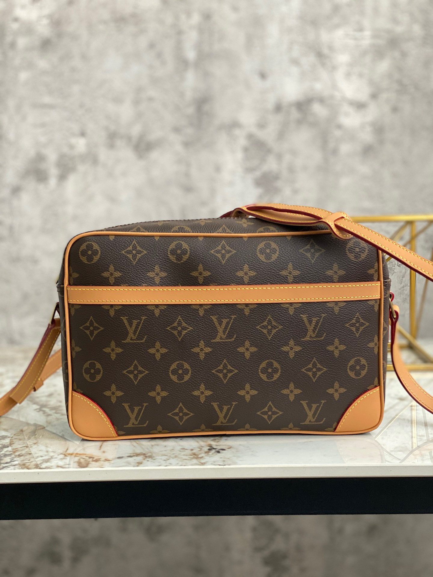 LV KASAI CLUTCH M51274