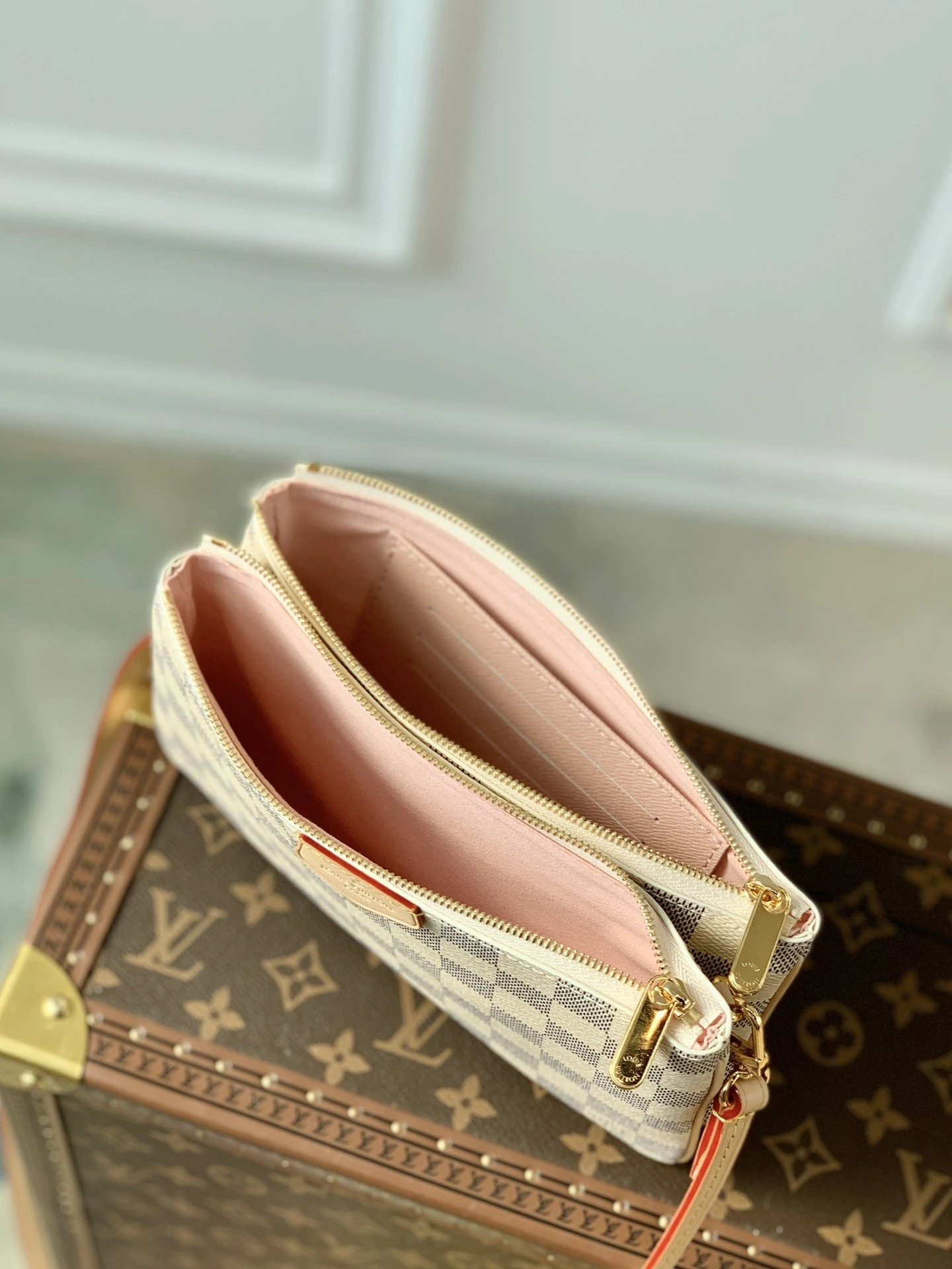 LV DOUBLE ZIP POCHETTE N60460