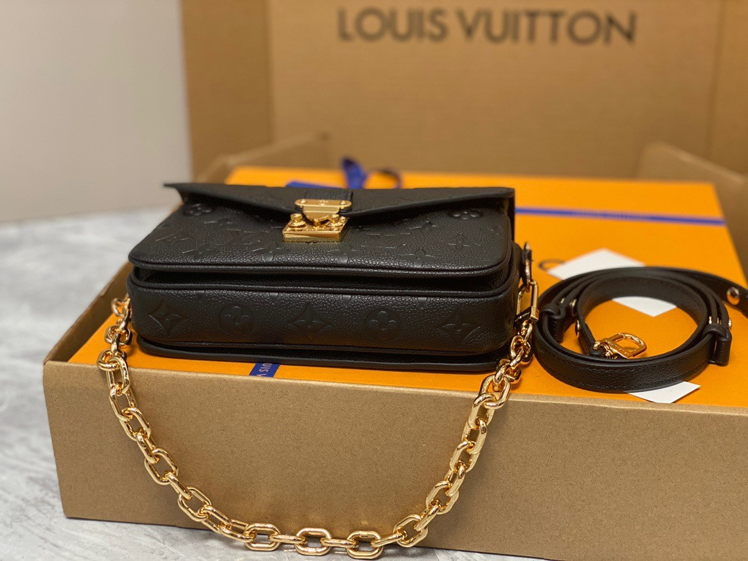 LV Pochette Métis East West M46595