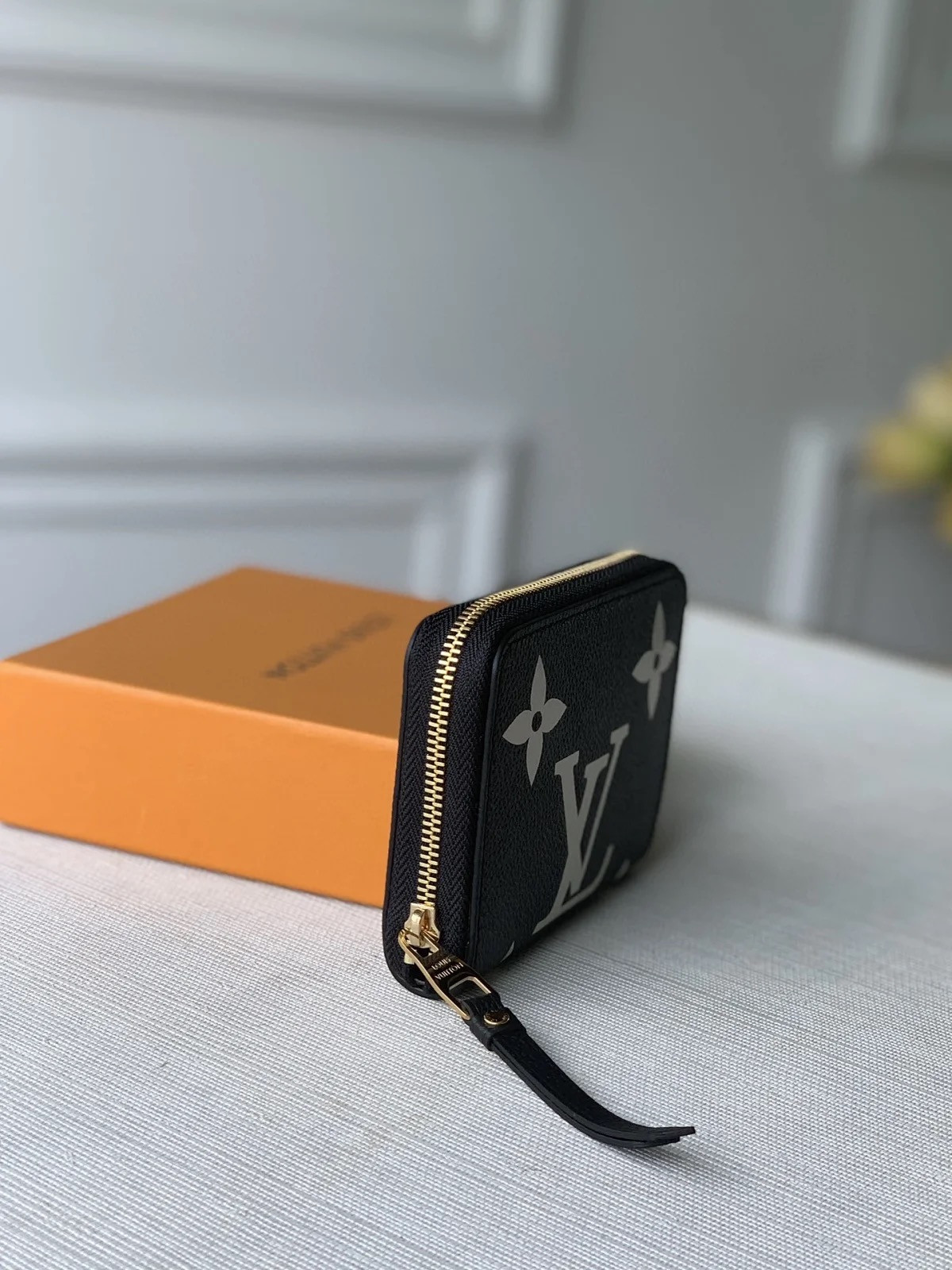 LV ZIPPY WALLET M69787