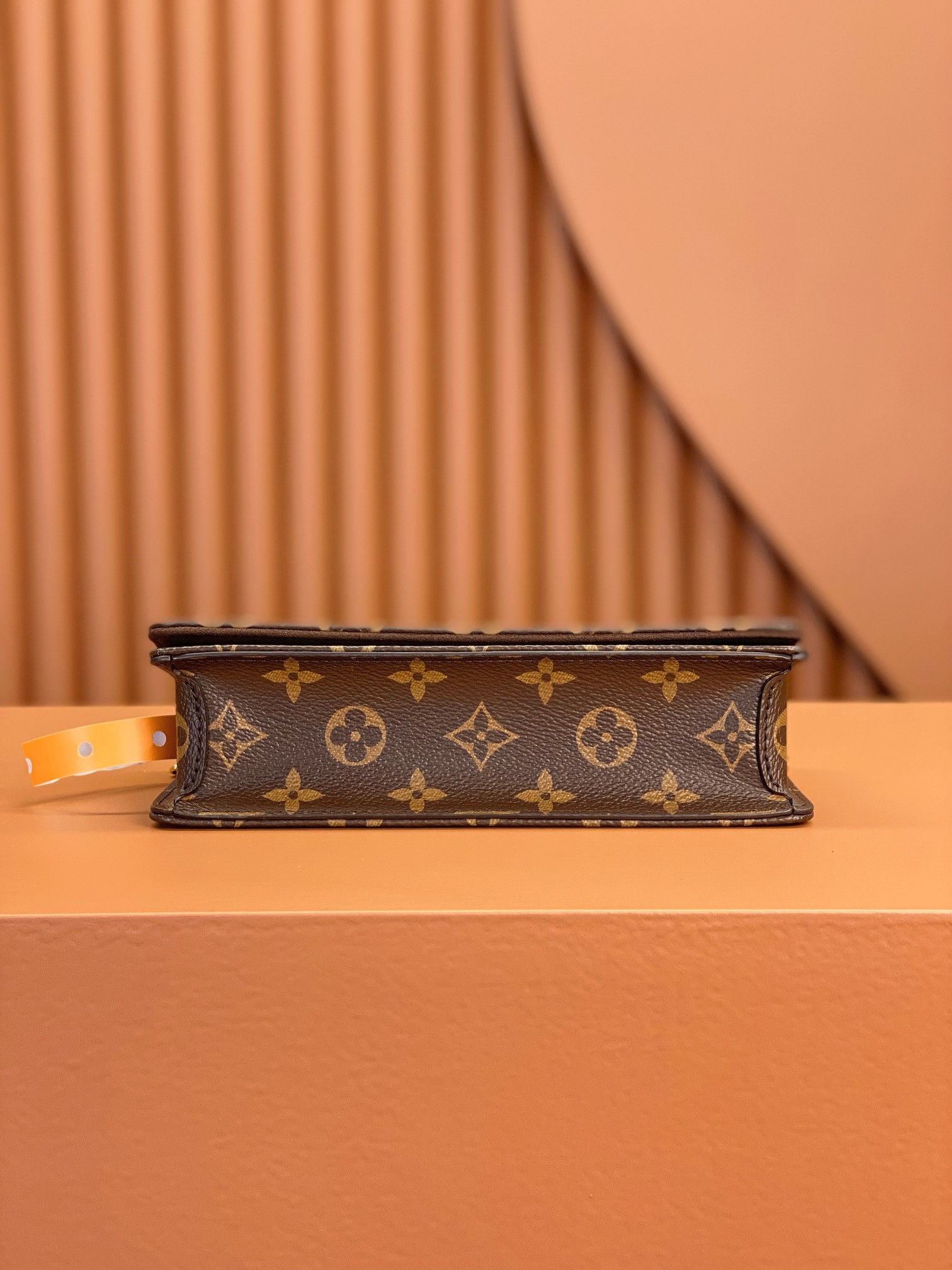 LV Wallet On Chain Lily M82509