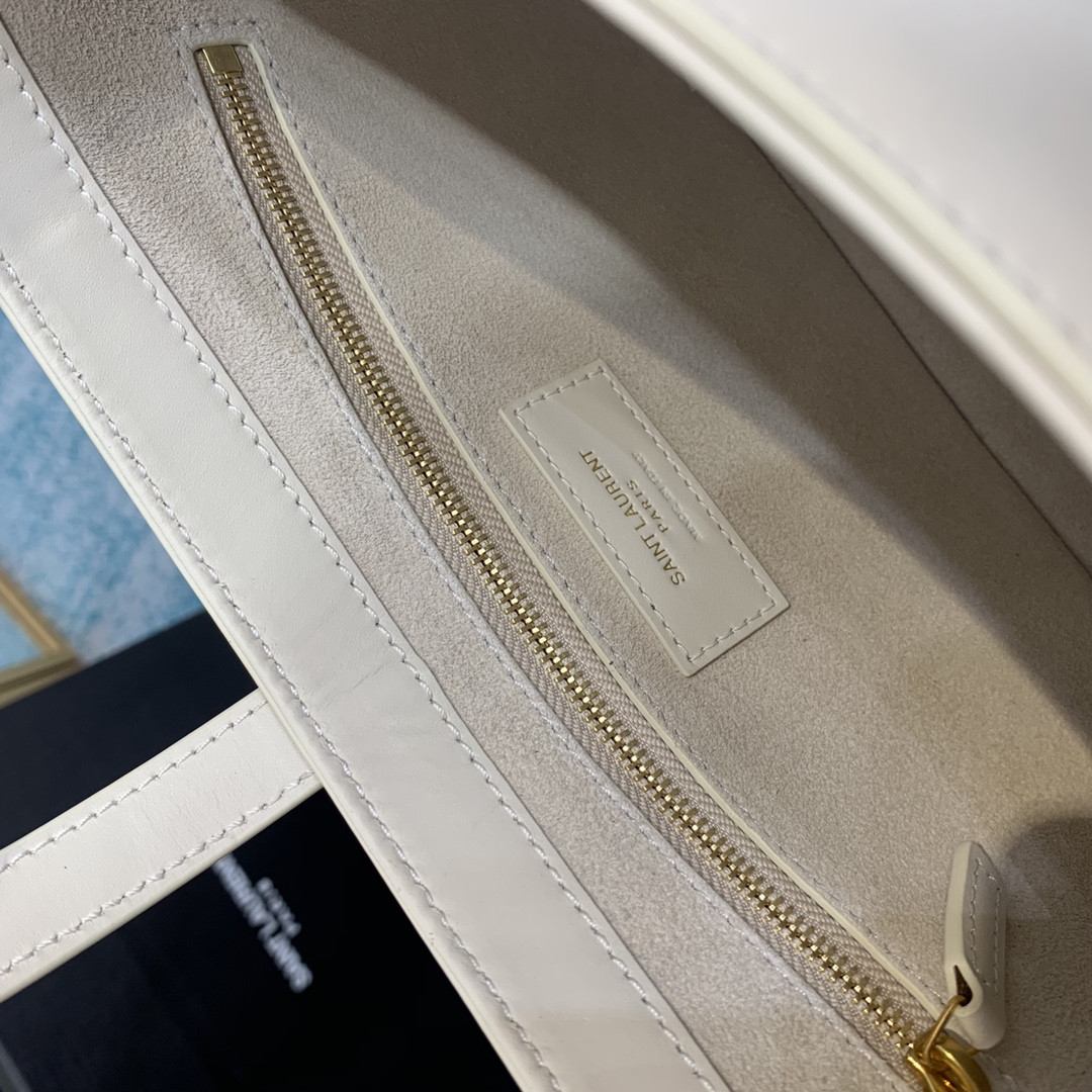 Y*L le 5 À 7 in smooth leather blanc vintage 23 x 16 x 6.5 cm