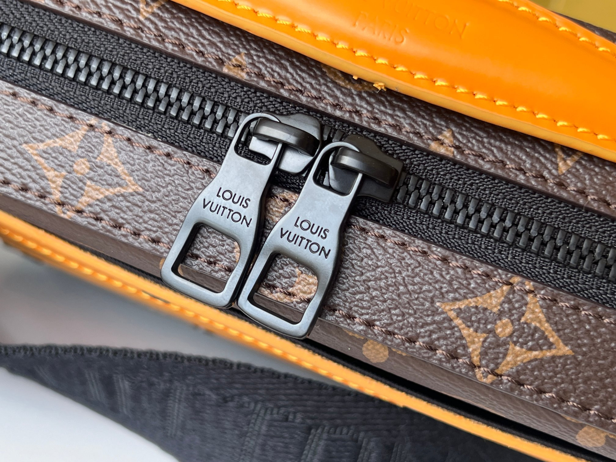LV  Handle Soft Trunk M46689 21.5x15x7cm