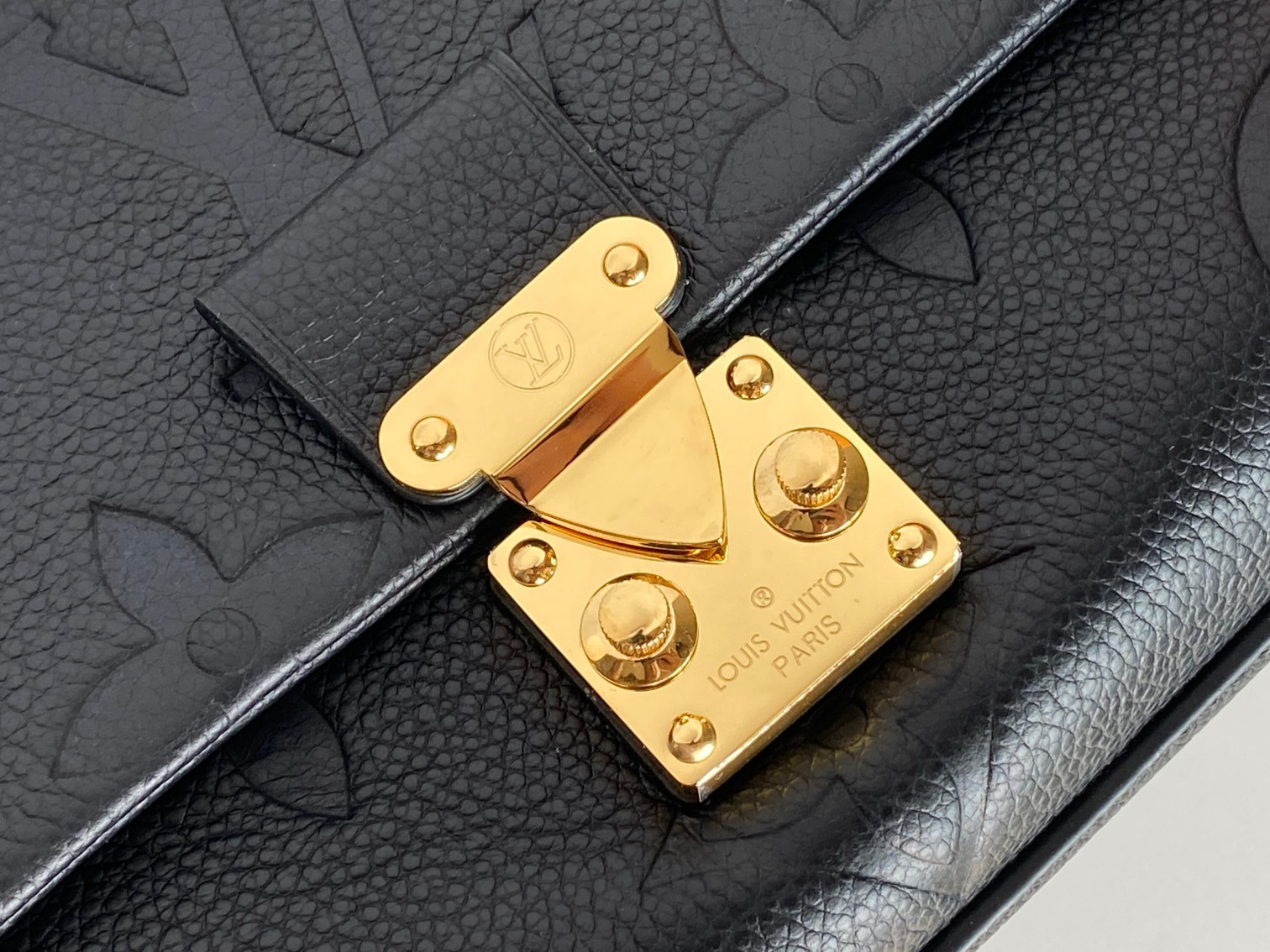 LV Madeleine BB M45978 24x17x8.5cm