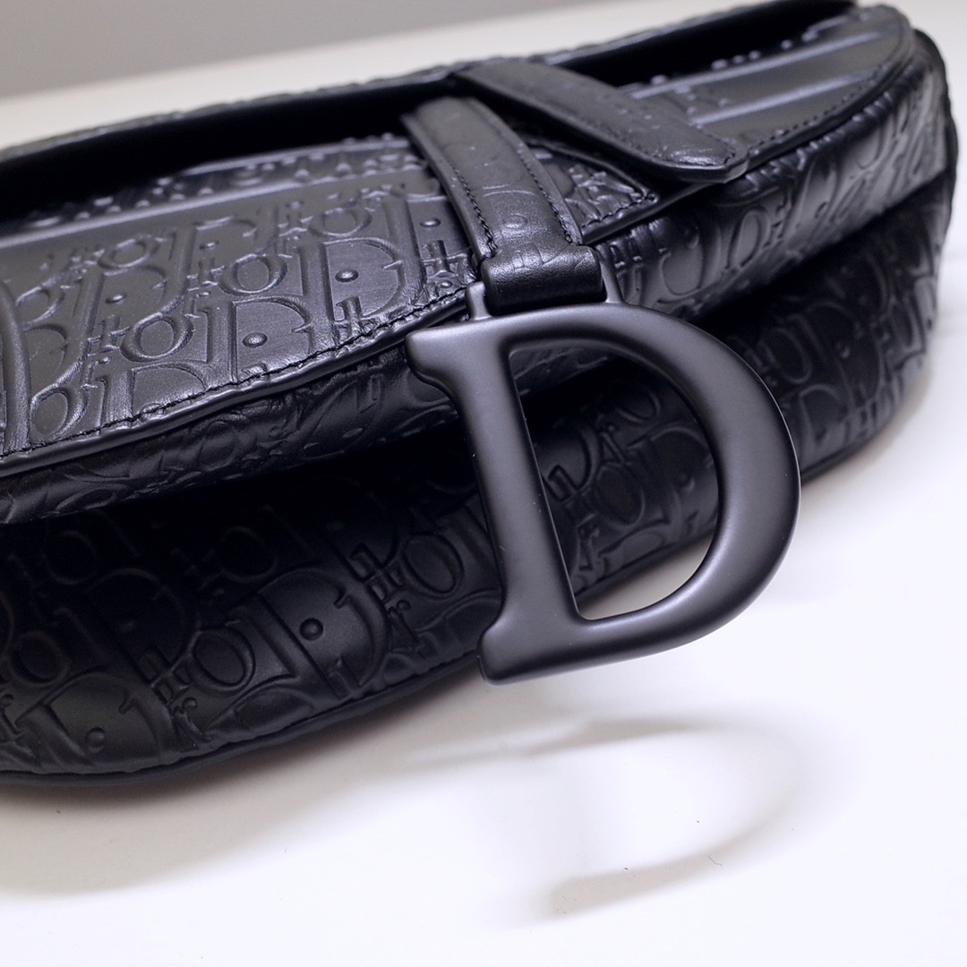saddle bag with strap black D*or oblique embossed calfskin 25.5x20x6.5cm